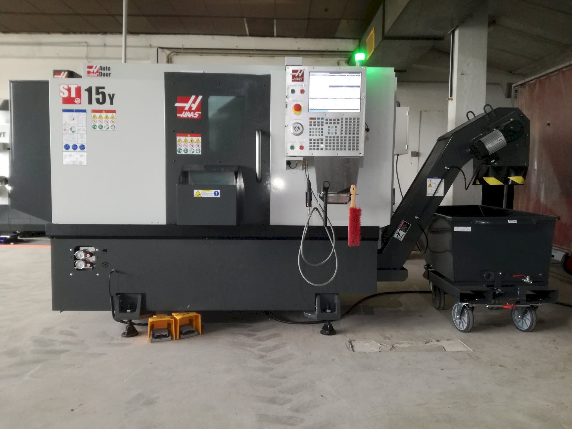 Front view of HAAS ST 15y machine