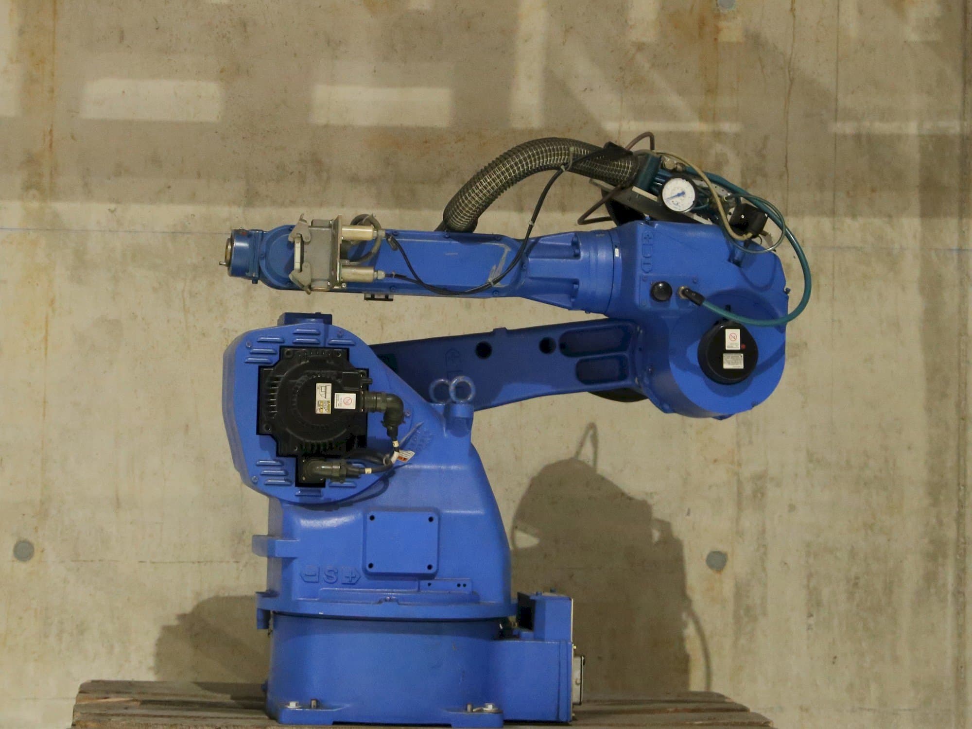 Left view of Yaskawa Motoman UP20 machine