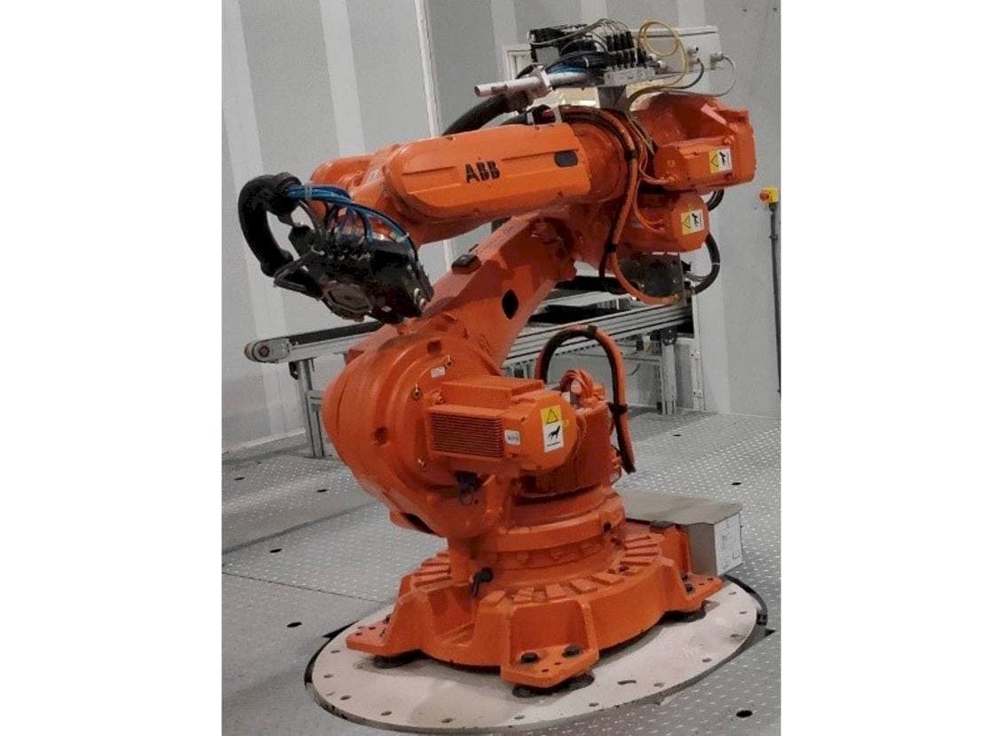 Front view of ABB IRB 6620-150/2.2 machine