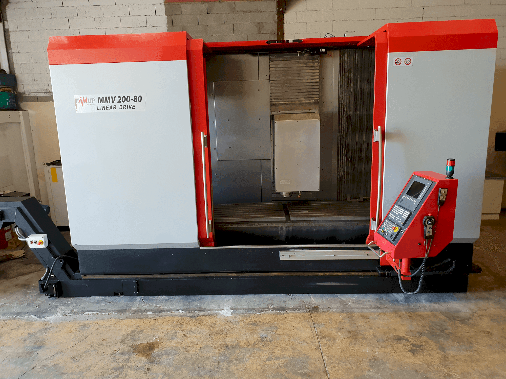Front view of FAMUP MMV 200-80 Linear Drive machine