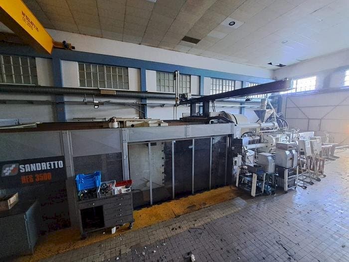 Front view of SANDRETTO HES 3500 machine