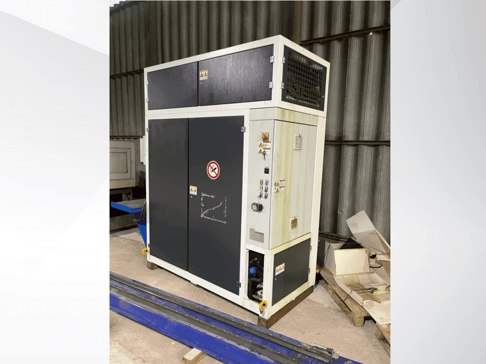 Front view of DÜRR Ecoclean Minio 85c (2019) machine