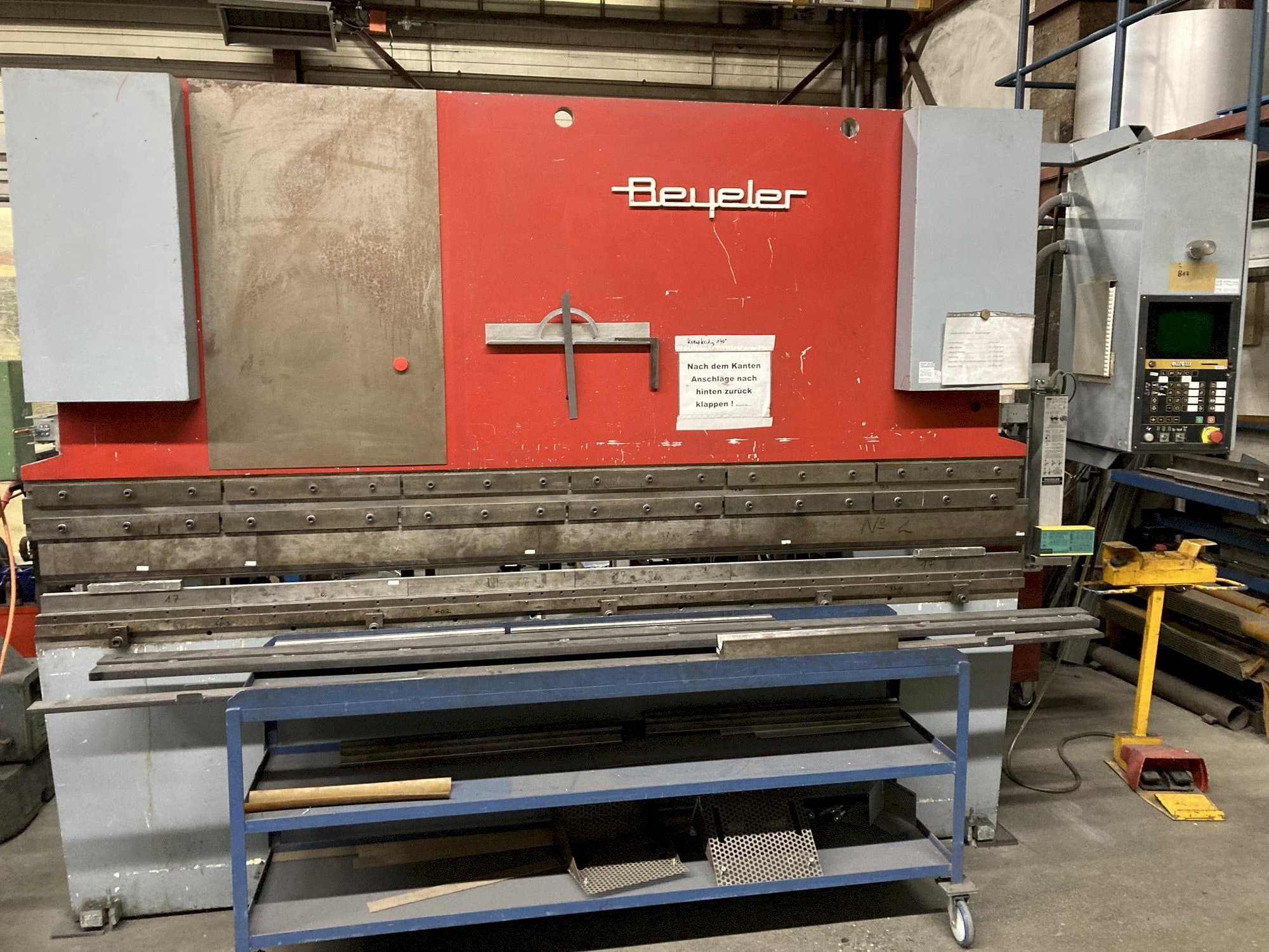 Front view of BEYELER M3 machine