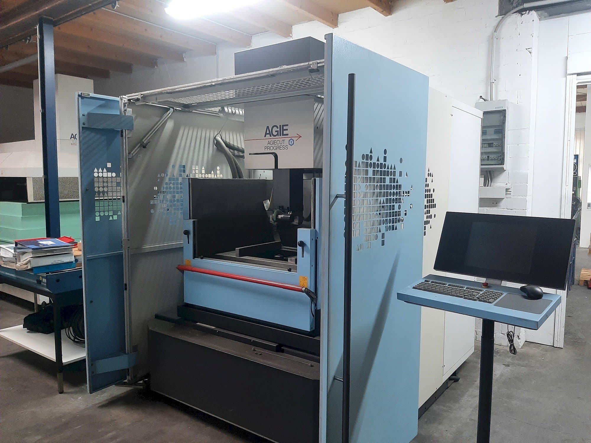 Front view of AGIE Agiecut Progress 3 machine