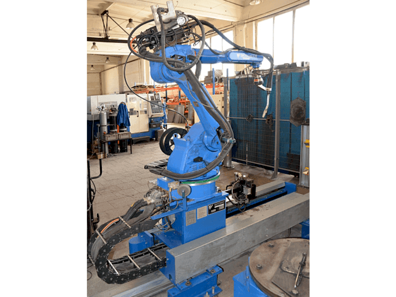 Front view of MOTOMAN UP20-6 MT1-1000 TRDS-1150 machine