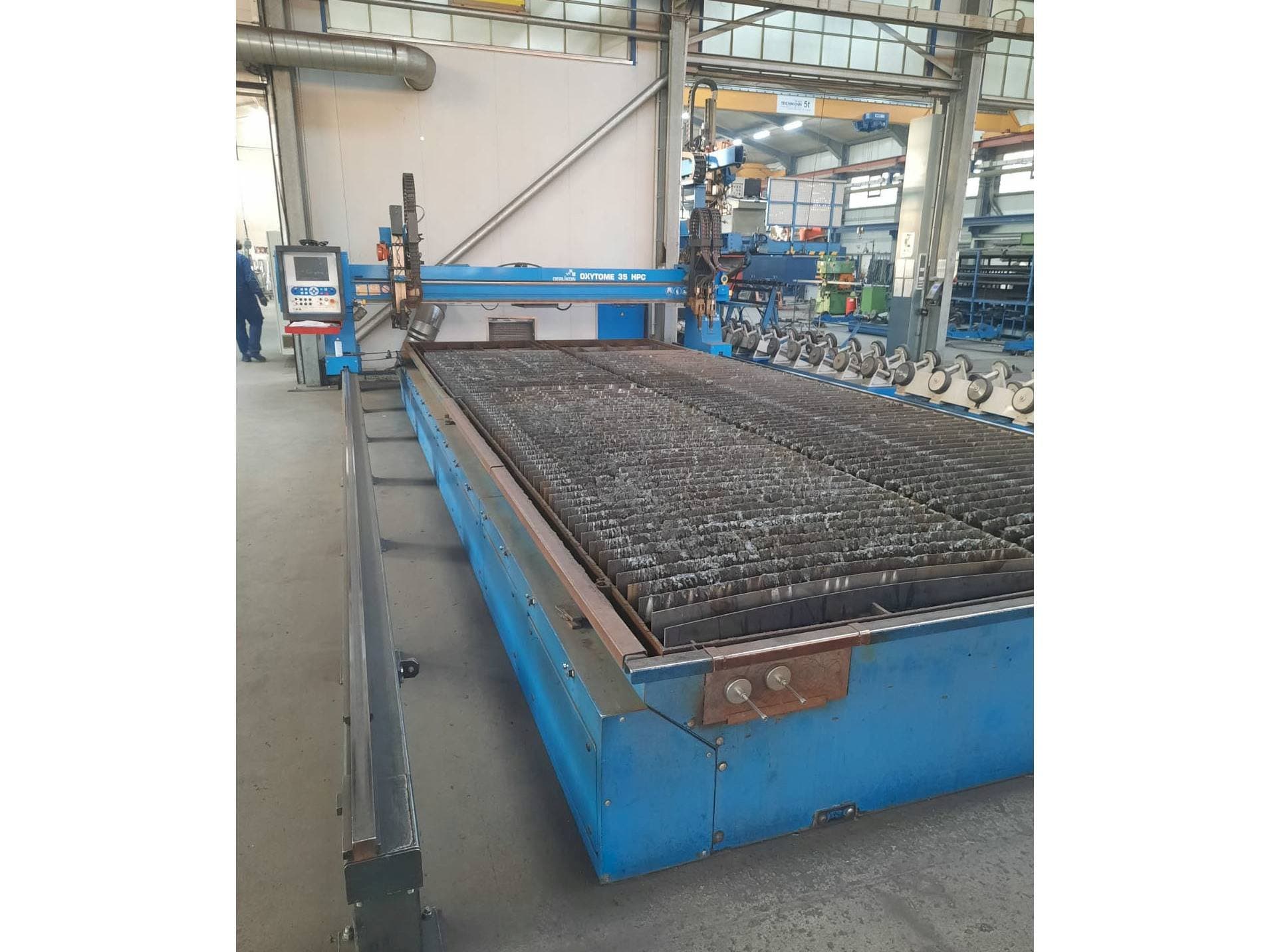 Front view of Oerlikon Oxytome 35 HPC  machine