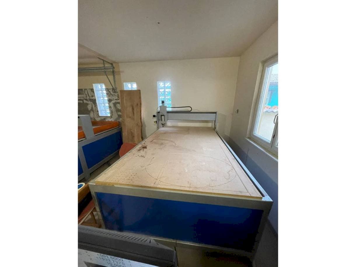 Front view of ALTMAN T2 machine