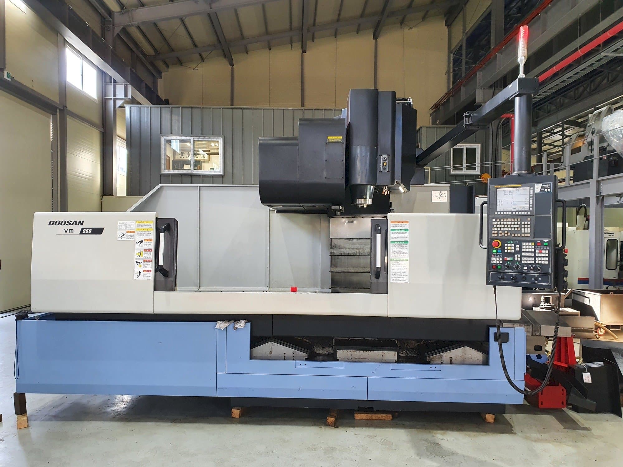 Front view of Doosan VM 960 machine