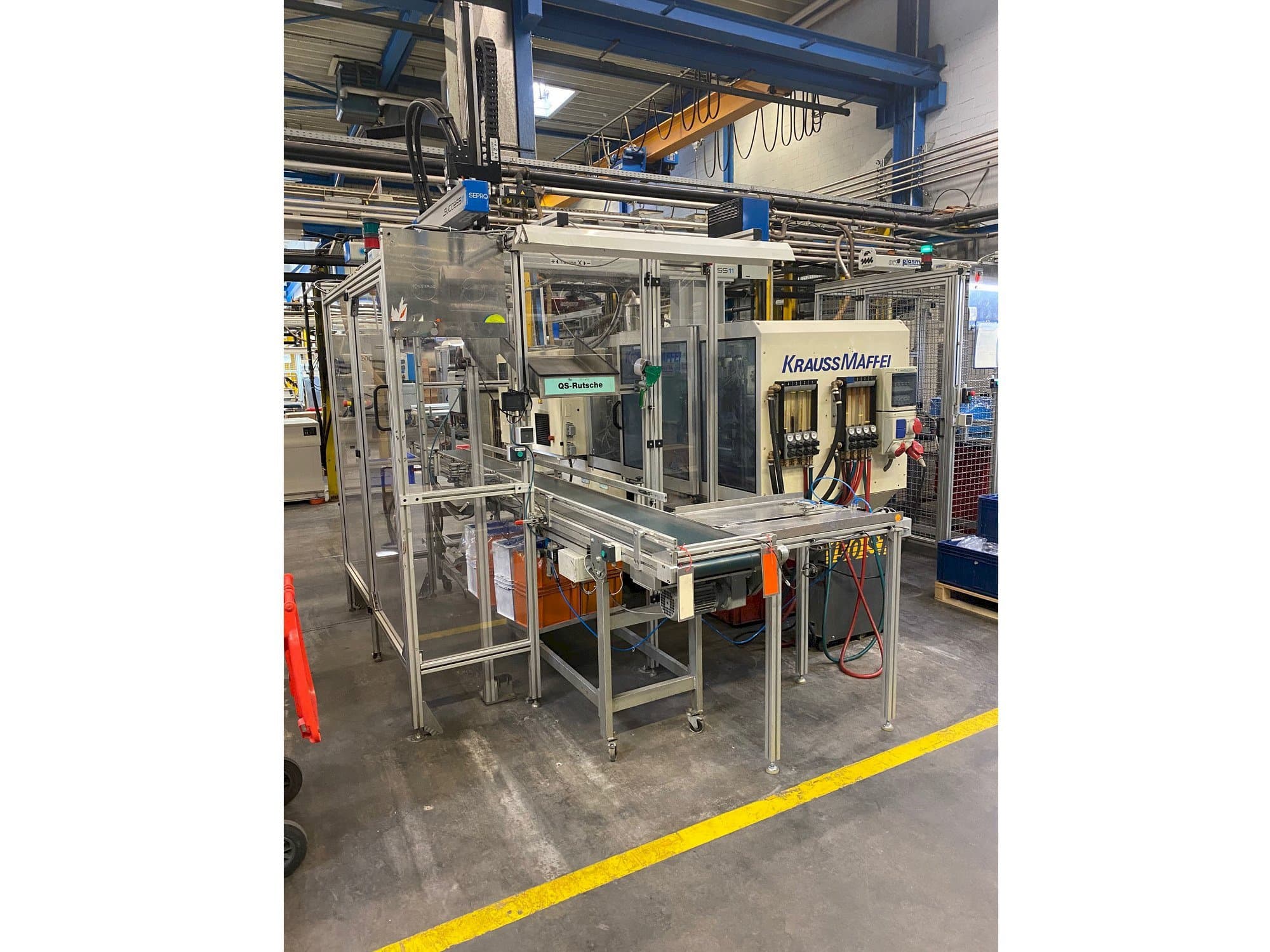 Front view of Krauss Maffei 80-390 C2 machine