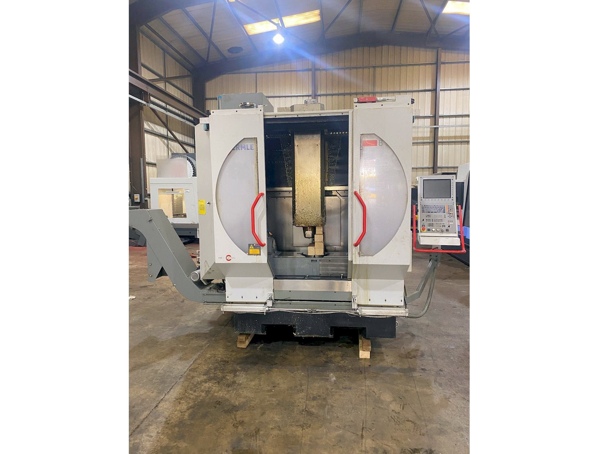 Front view of HERMLE B 300 U machine