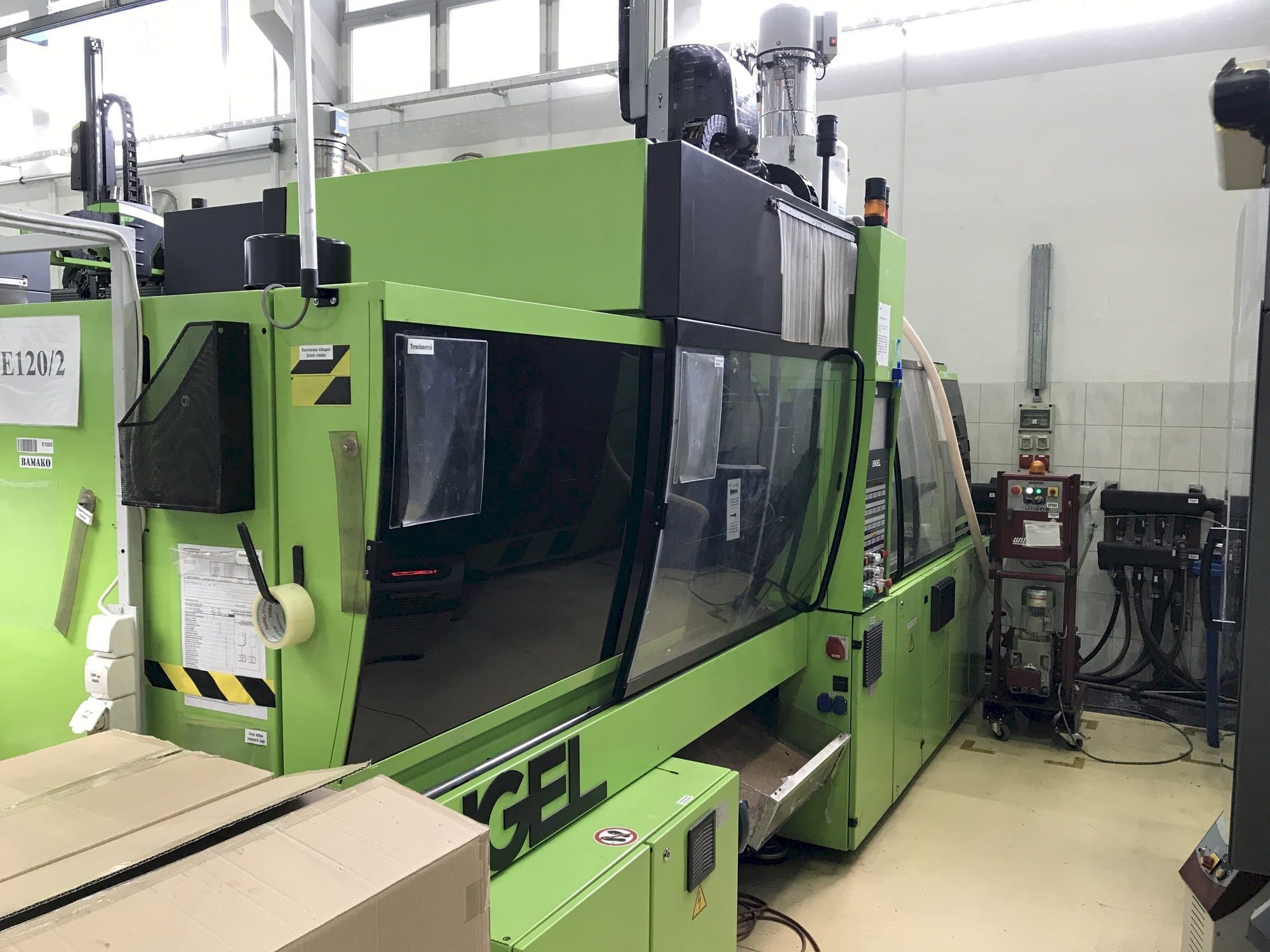 Front view of ENGEL VC 500/120 Plus machine