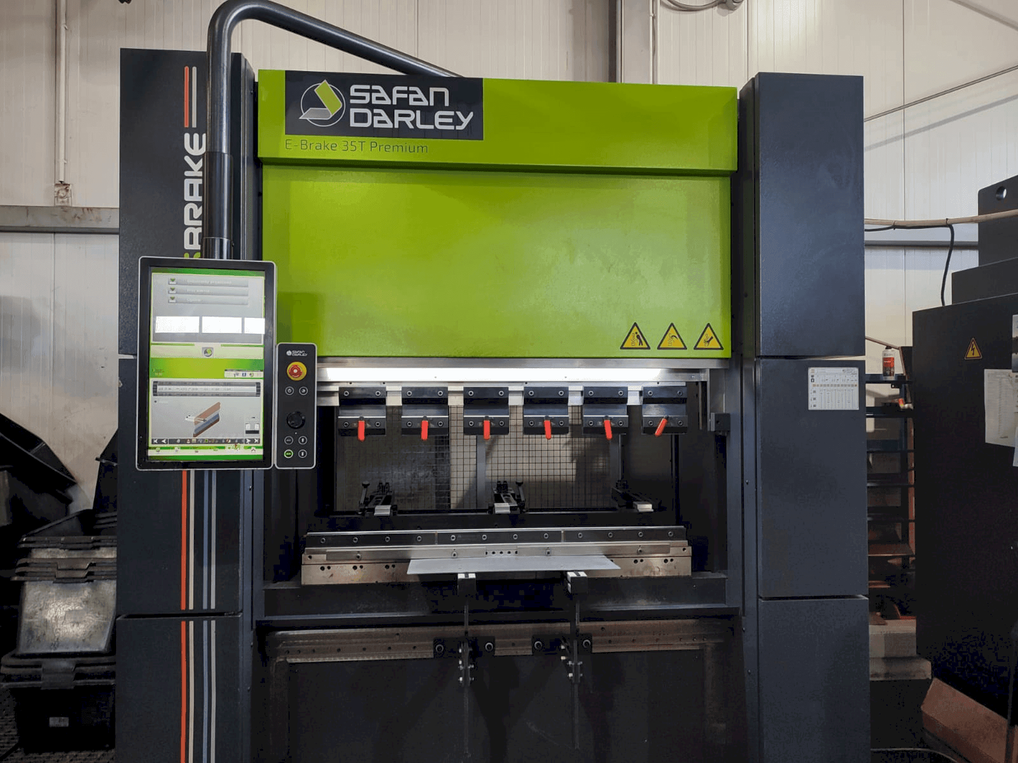 Front view of Safan E-Brake Premium 35-1250  machine