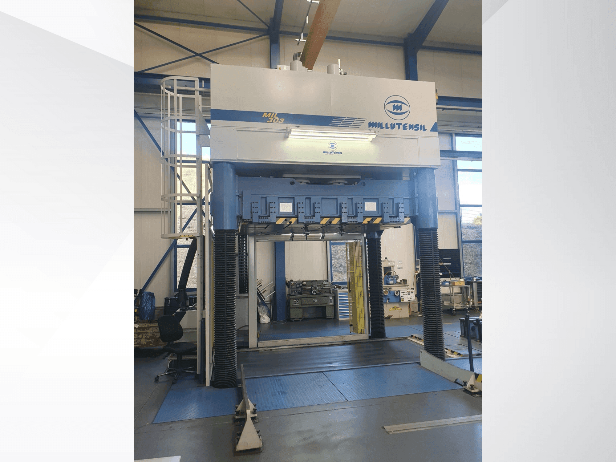 Front view of MILLUTENSIL Mil 303 machine