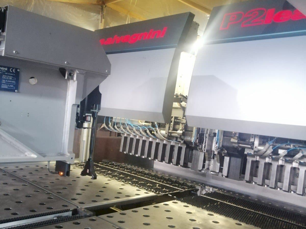 Front view of Salvagnini P2lean machine