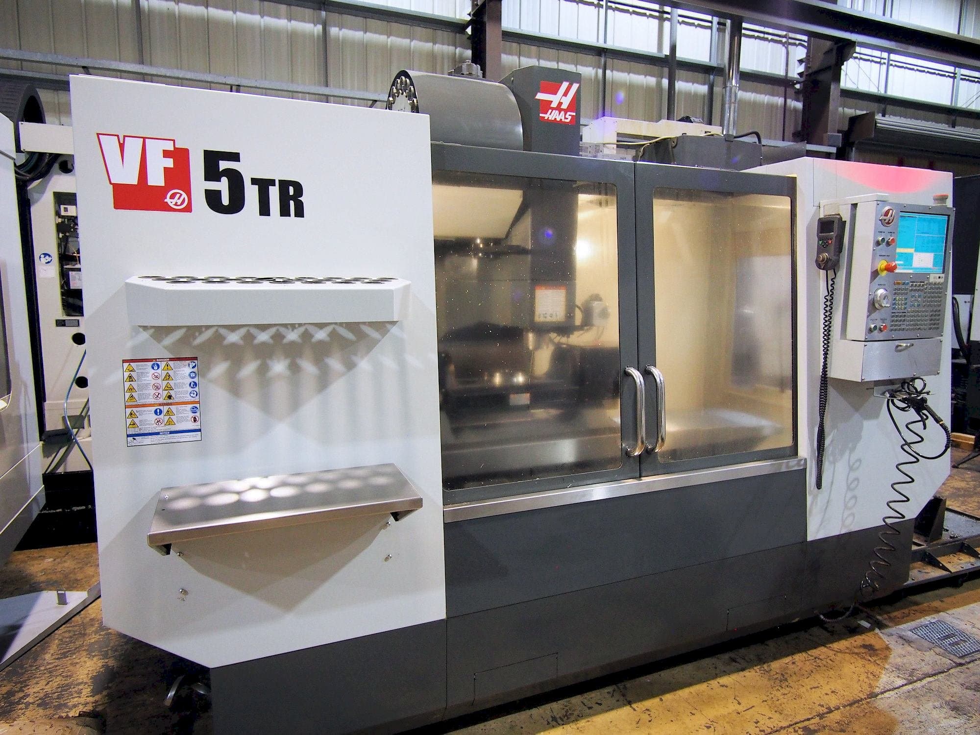 Front view of HAAS VF-5/40 TR machine