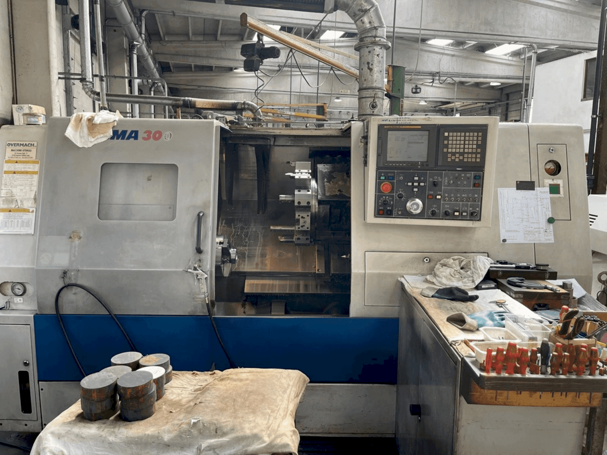 Front view of DAEWOO PUMA 300B machine