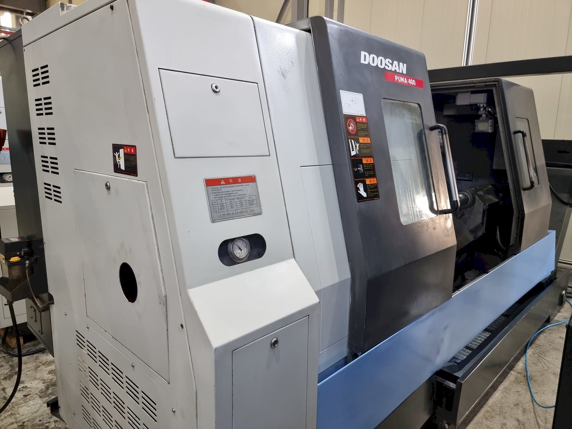 Front view of Doosan PUMA 400B  machine