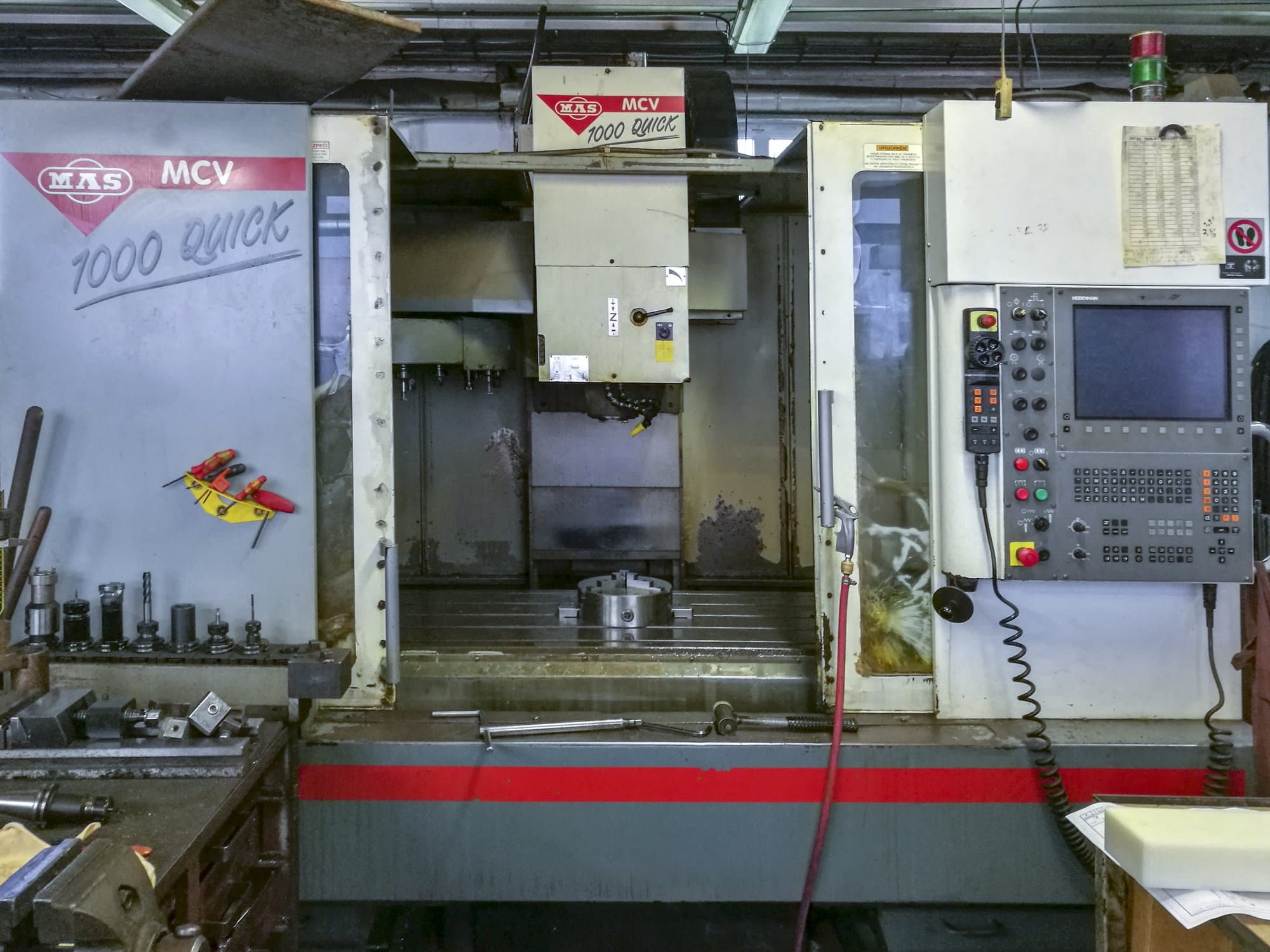 Front view of KOVOSVIT MAS MCV 1000 Quick machine
