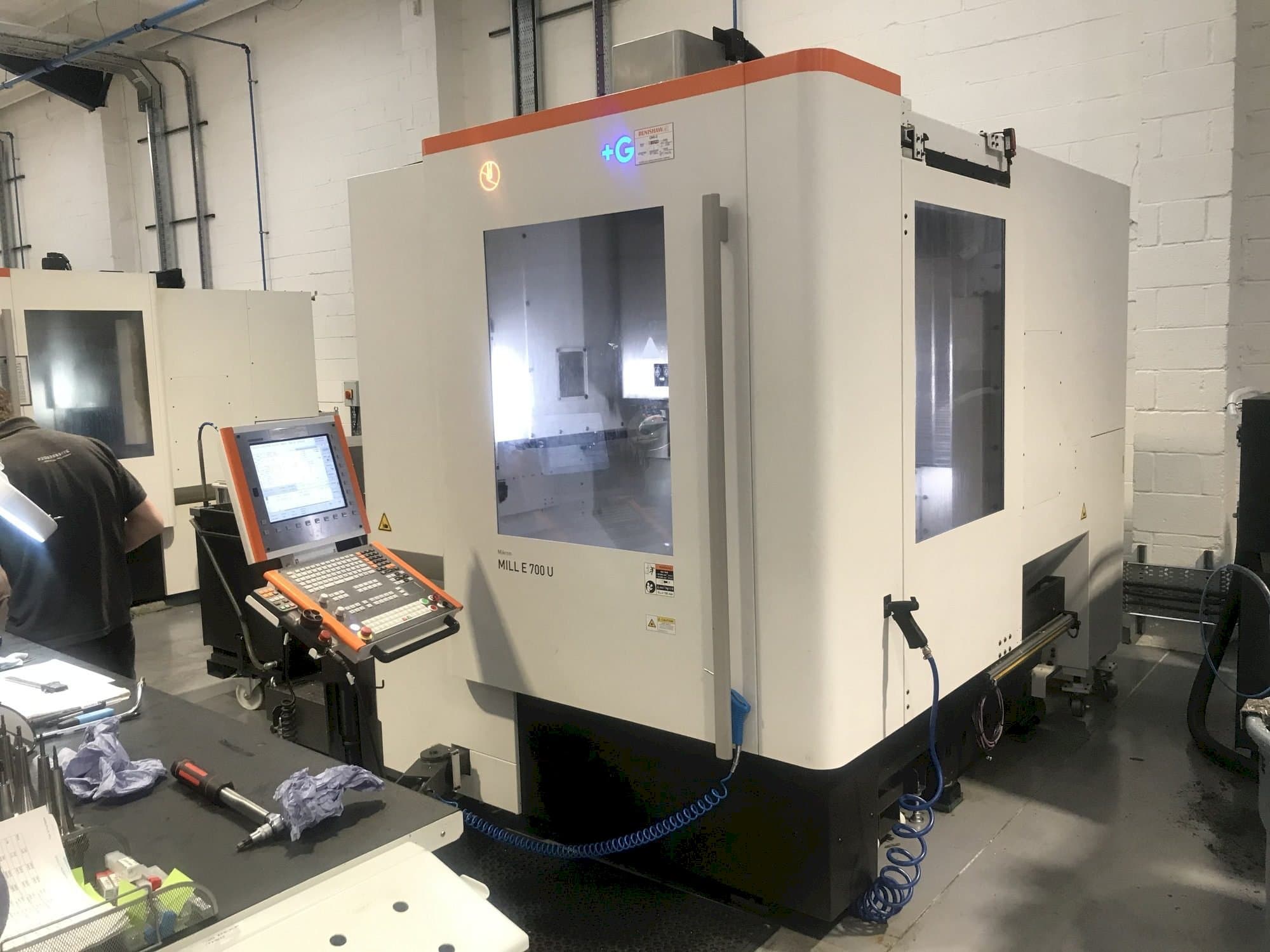 Front view of MIKRON Mill E 700 U machine