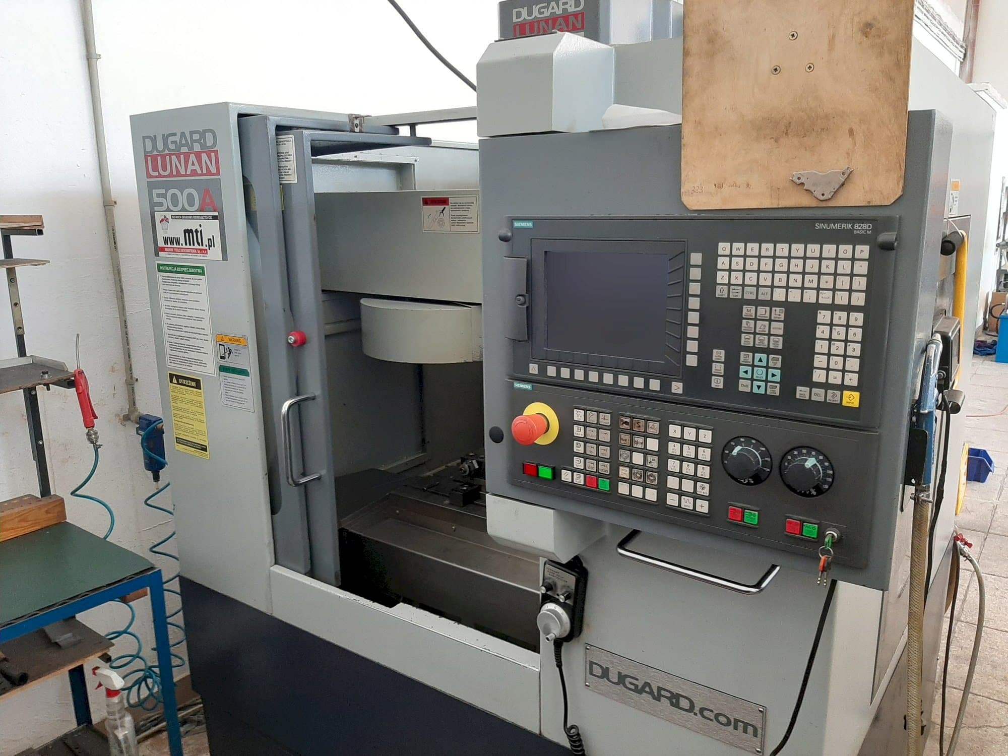 Front view of Dugard LUNAN 500A machine