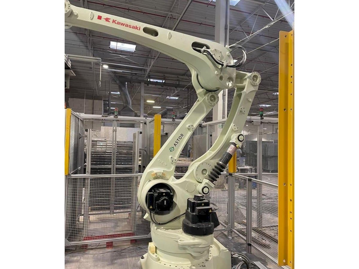 Front view of Kawasaki 3CP180L-AC03 machine