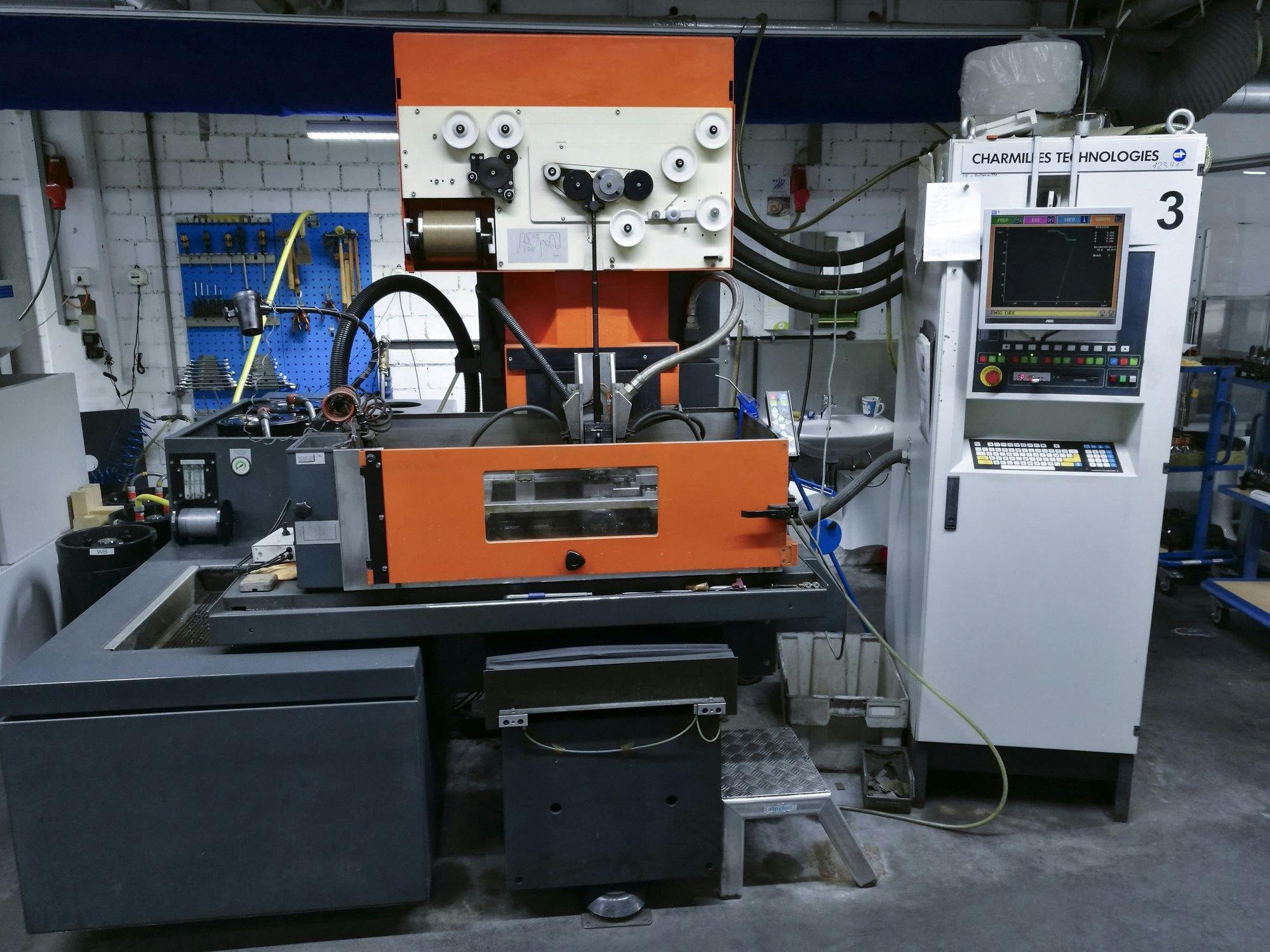 Front view of CHARMILLES ROBOFIL 2020-1 Machine