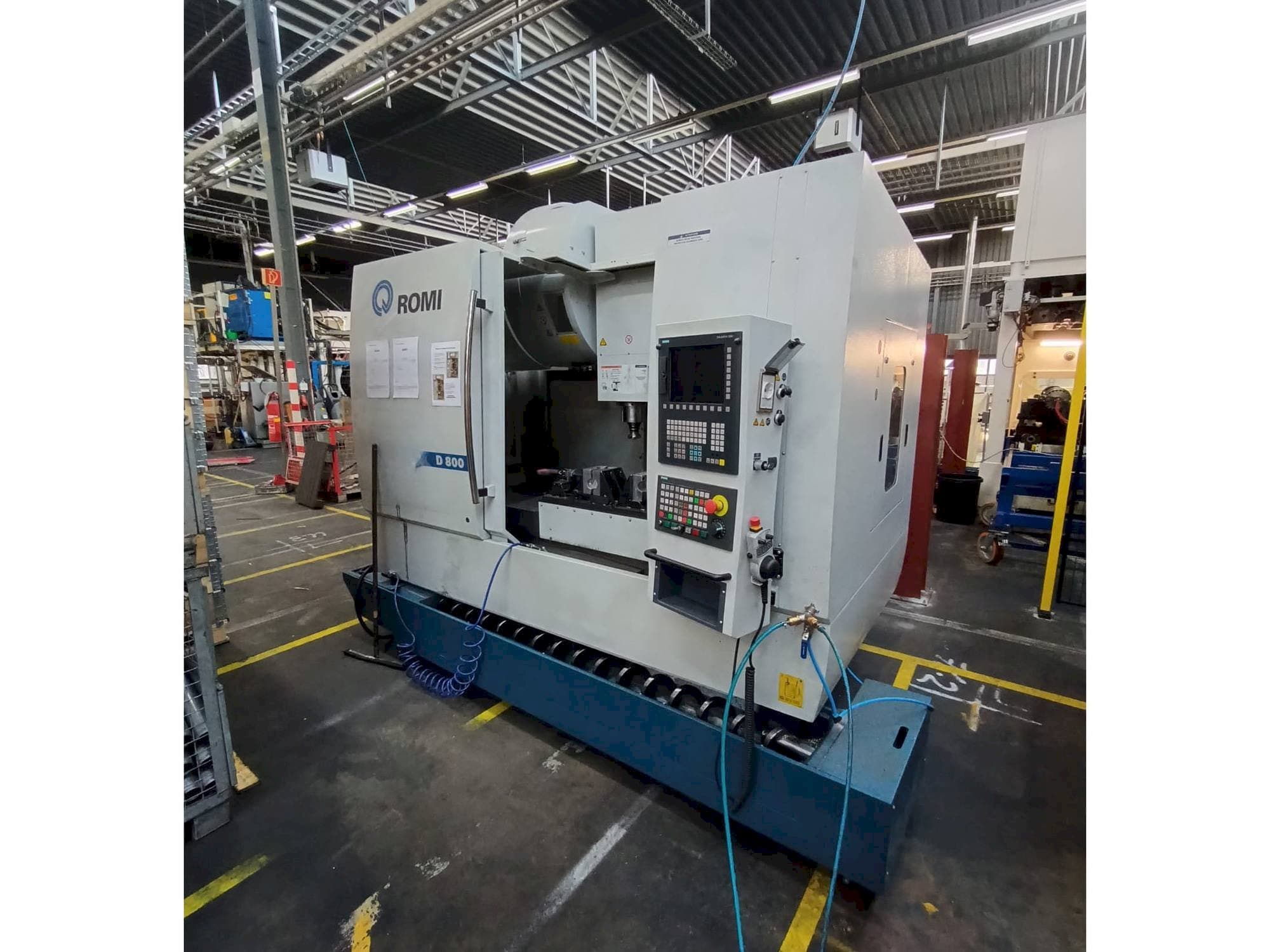 Front view of Romi D800 machine