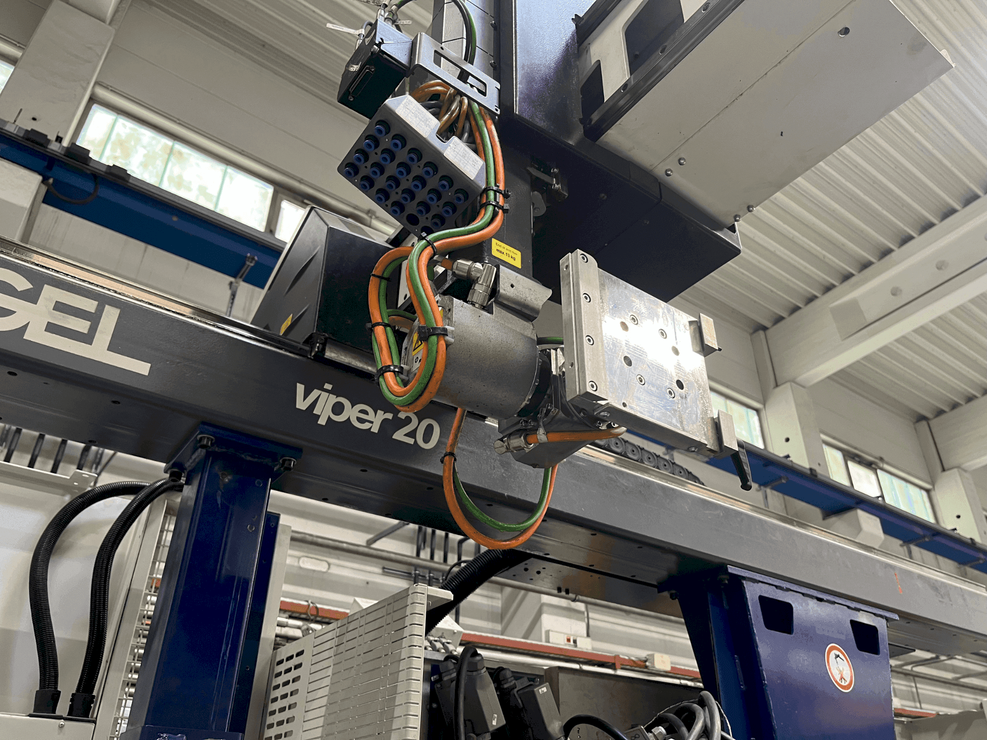 Front view of Engel Viper 20 machine