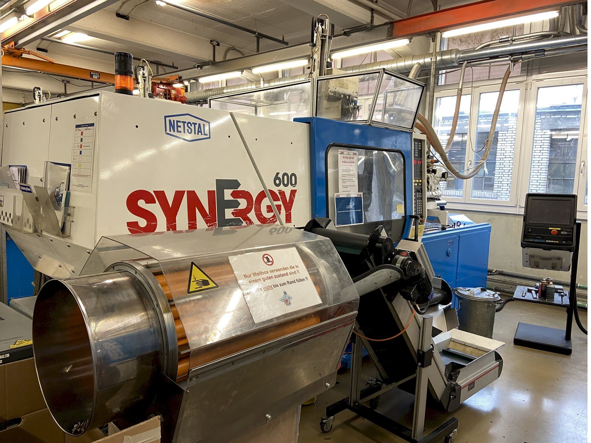Front view of Netstal SYNERGY 600-60 machine