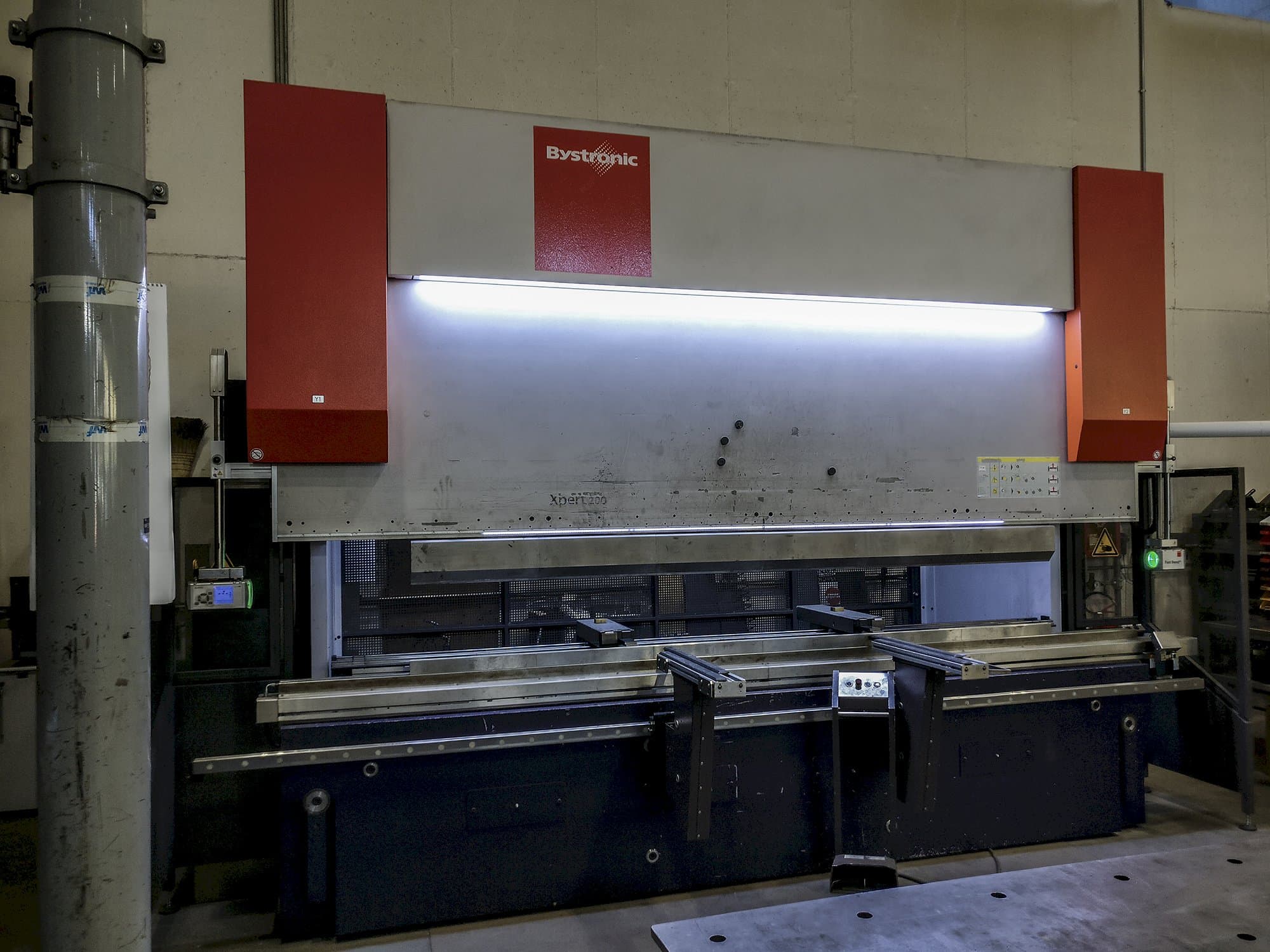 Front view of Bystronic Xpert 200x4100 Machine