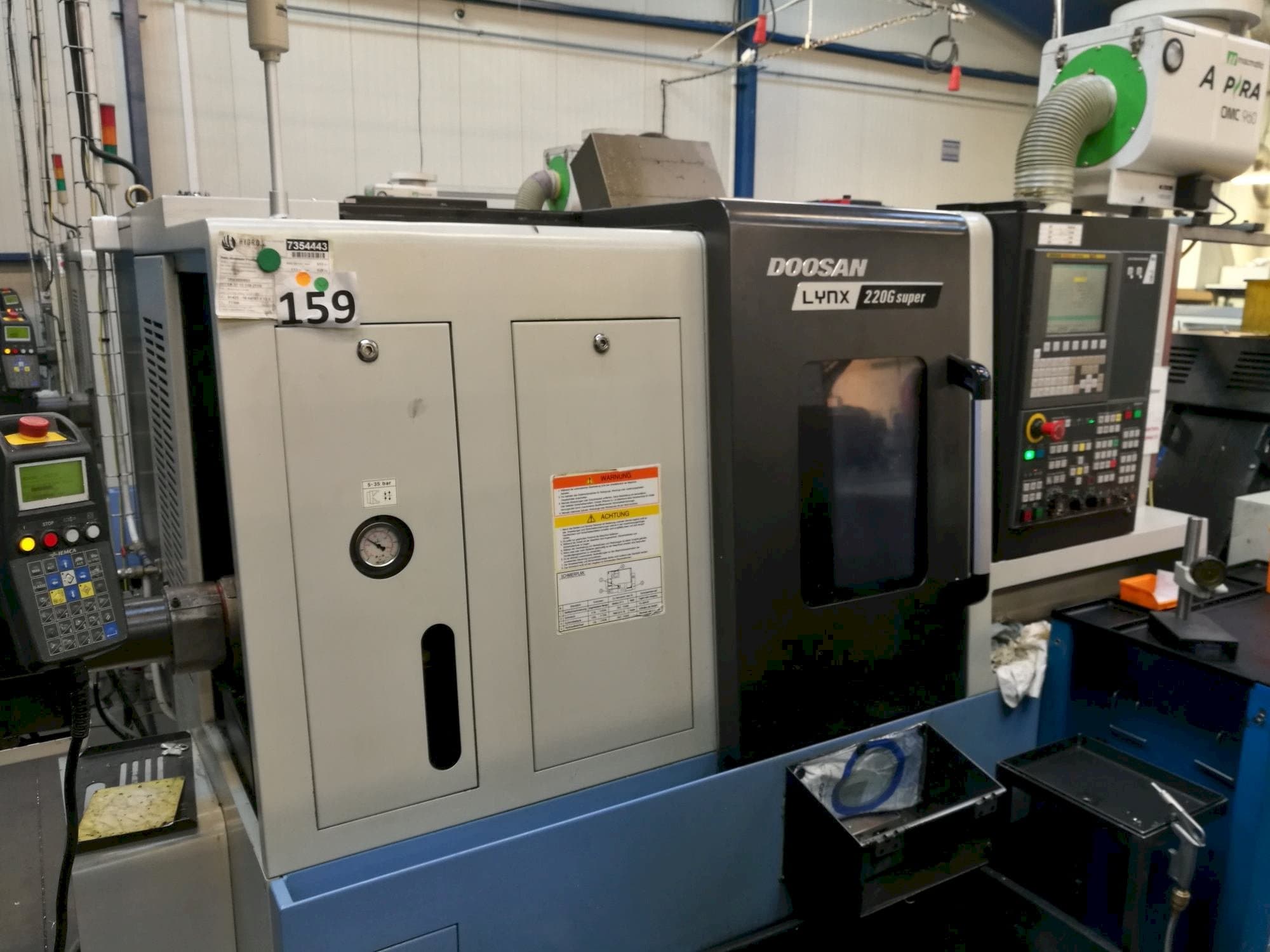 Left view of Doosan Lynx 220GA machine