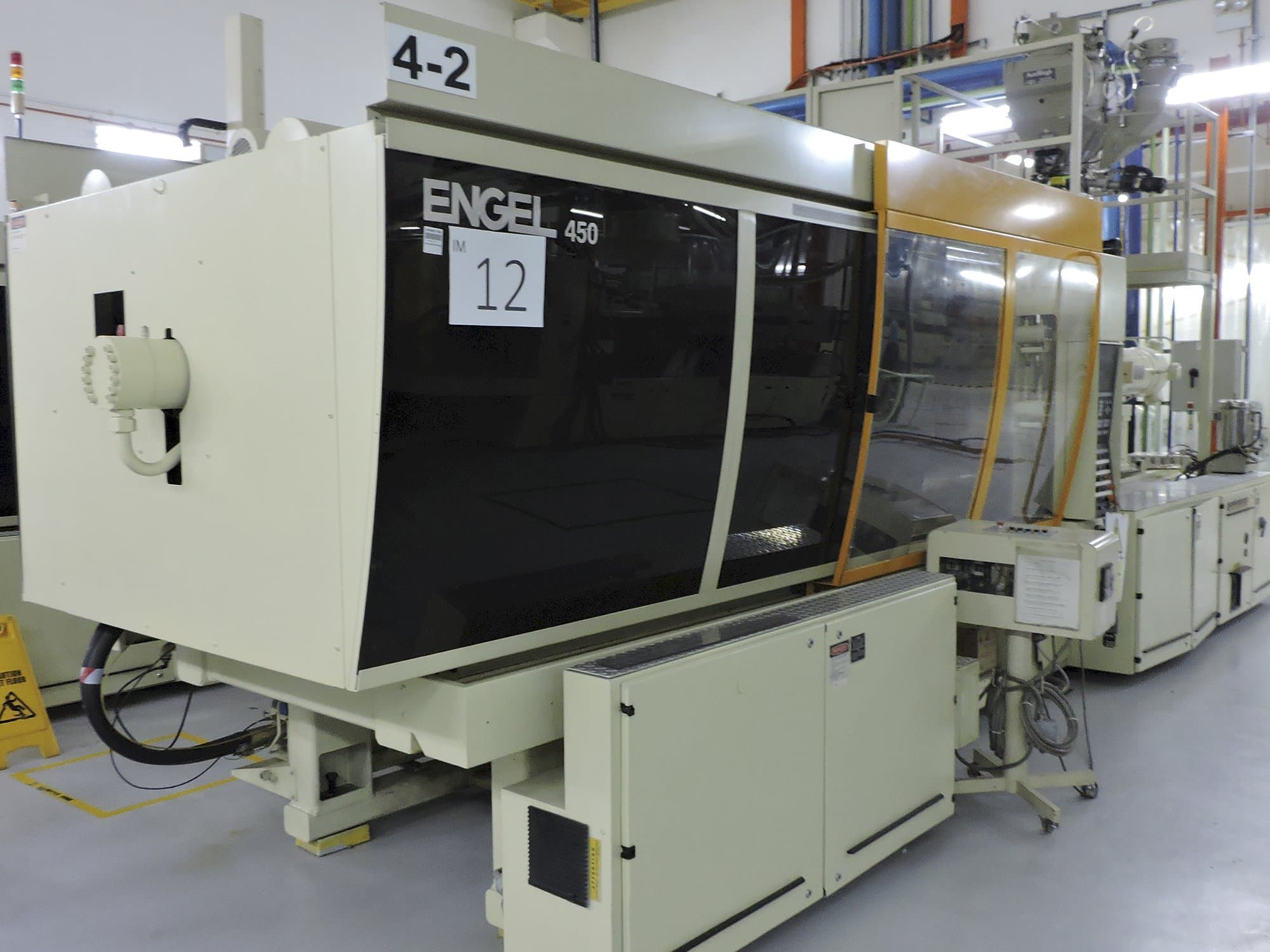 Front view of ENGEL ES1300/450 BHP Machine