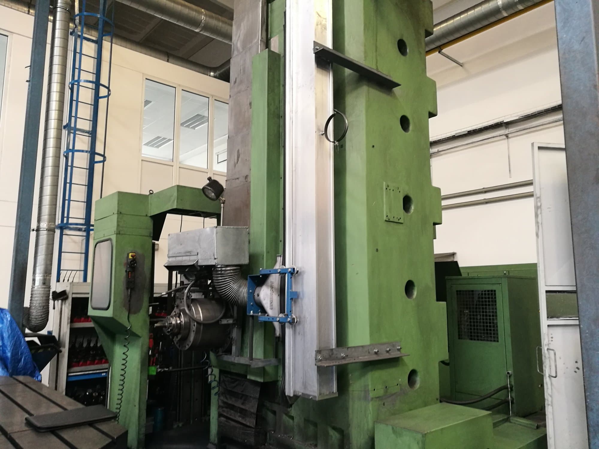 Front view of TOS WHN 130 Machine