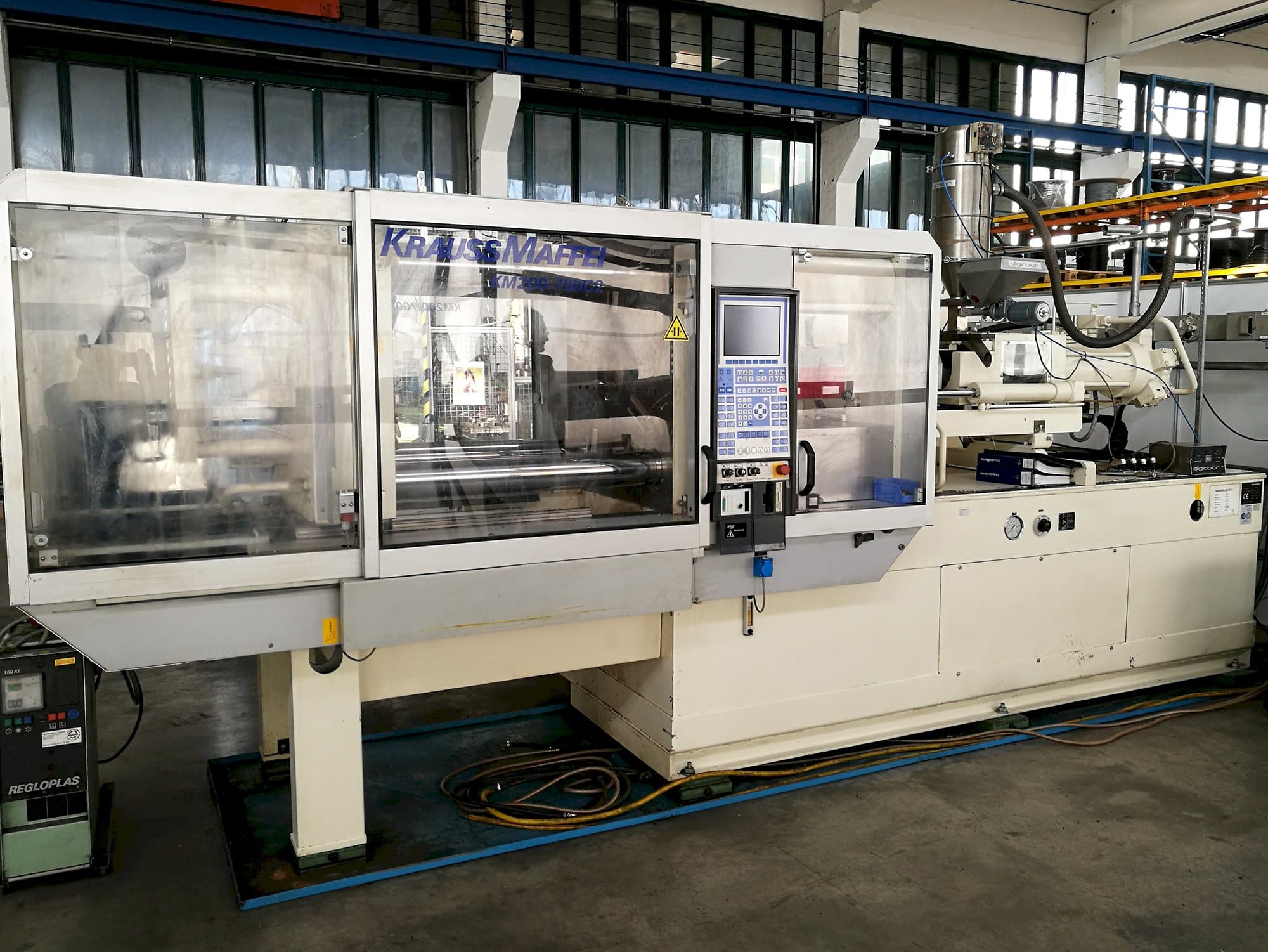 Front view of Krauss Maffei 200-700 C2 Machine