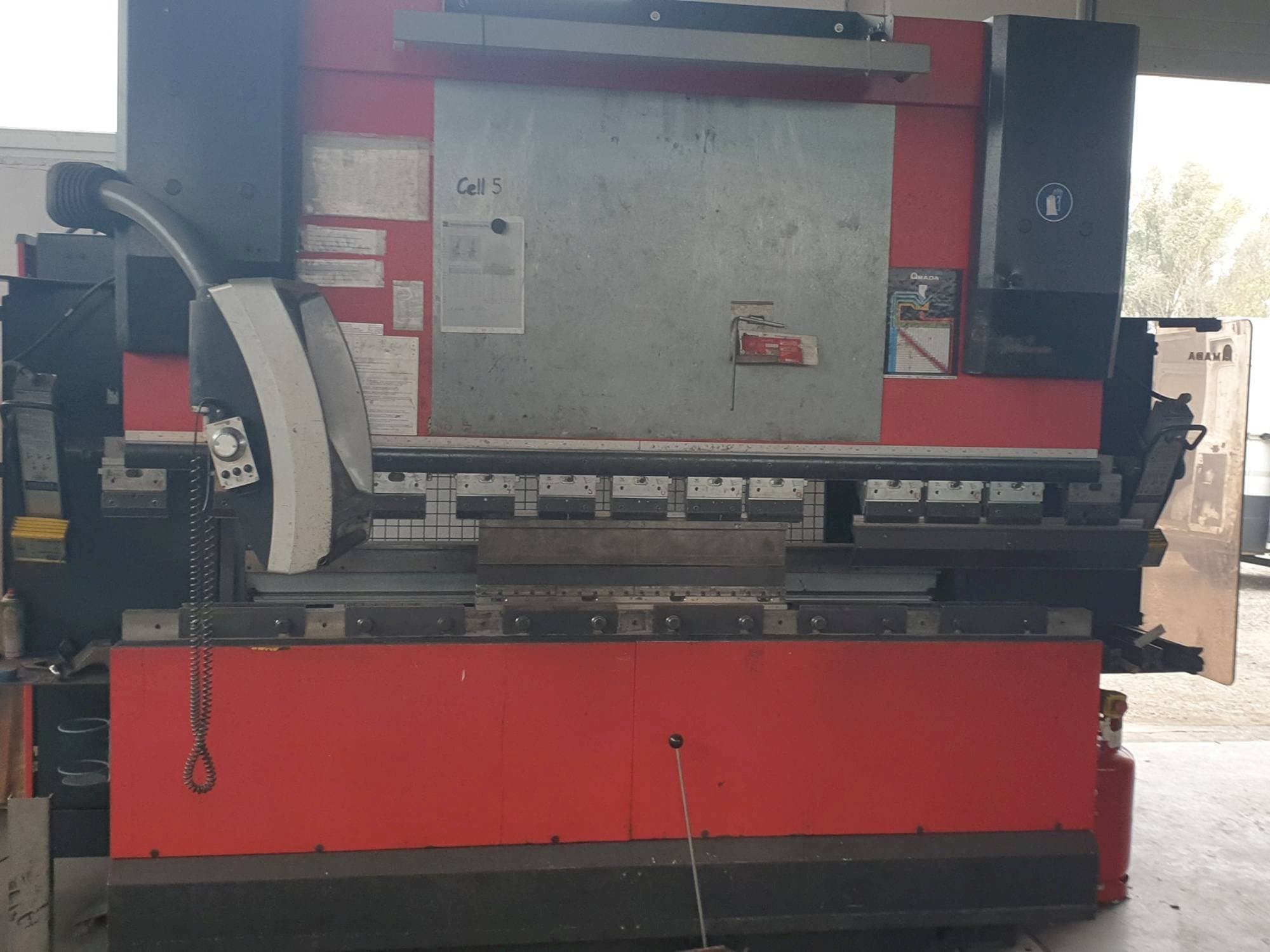 Front view of AMADA HFE 8025/7 machine