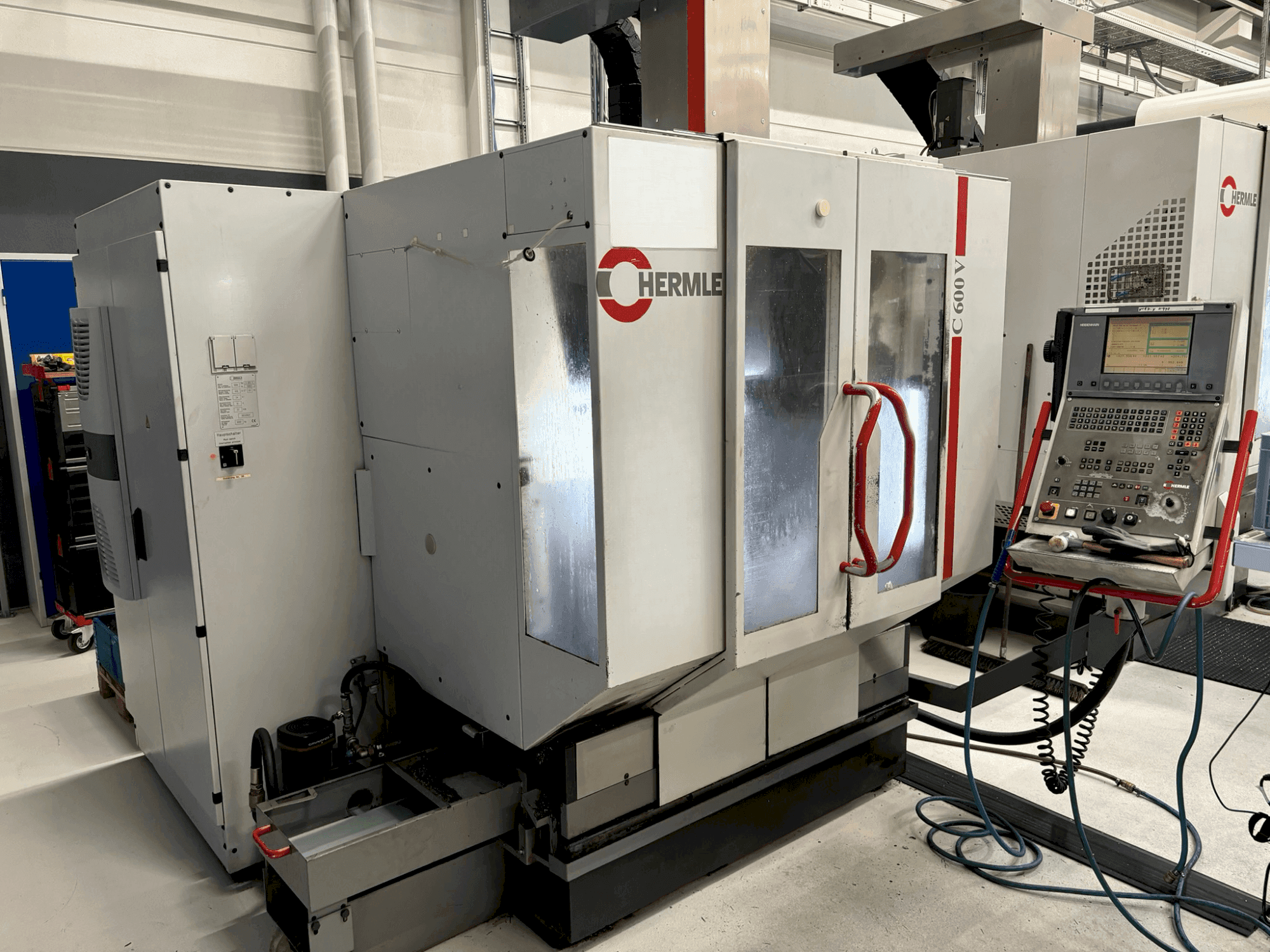Front view of HERMLE C 600 V machine
