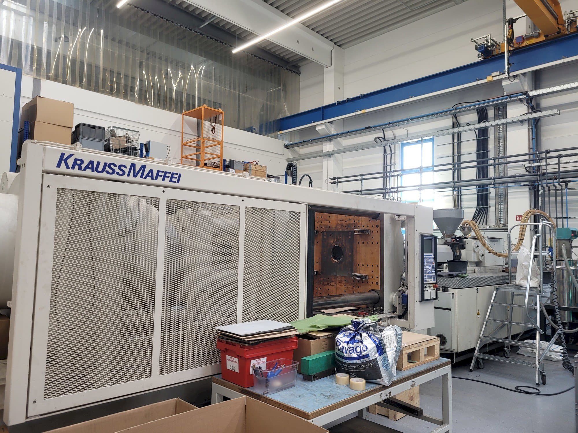 Front view of Krauss Maffei 650-4350BM-MC4 machine