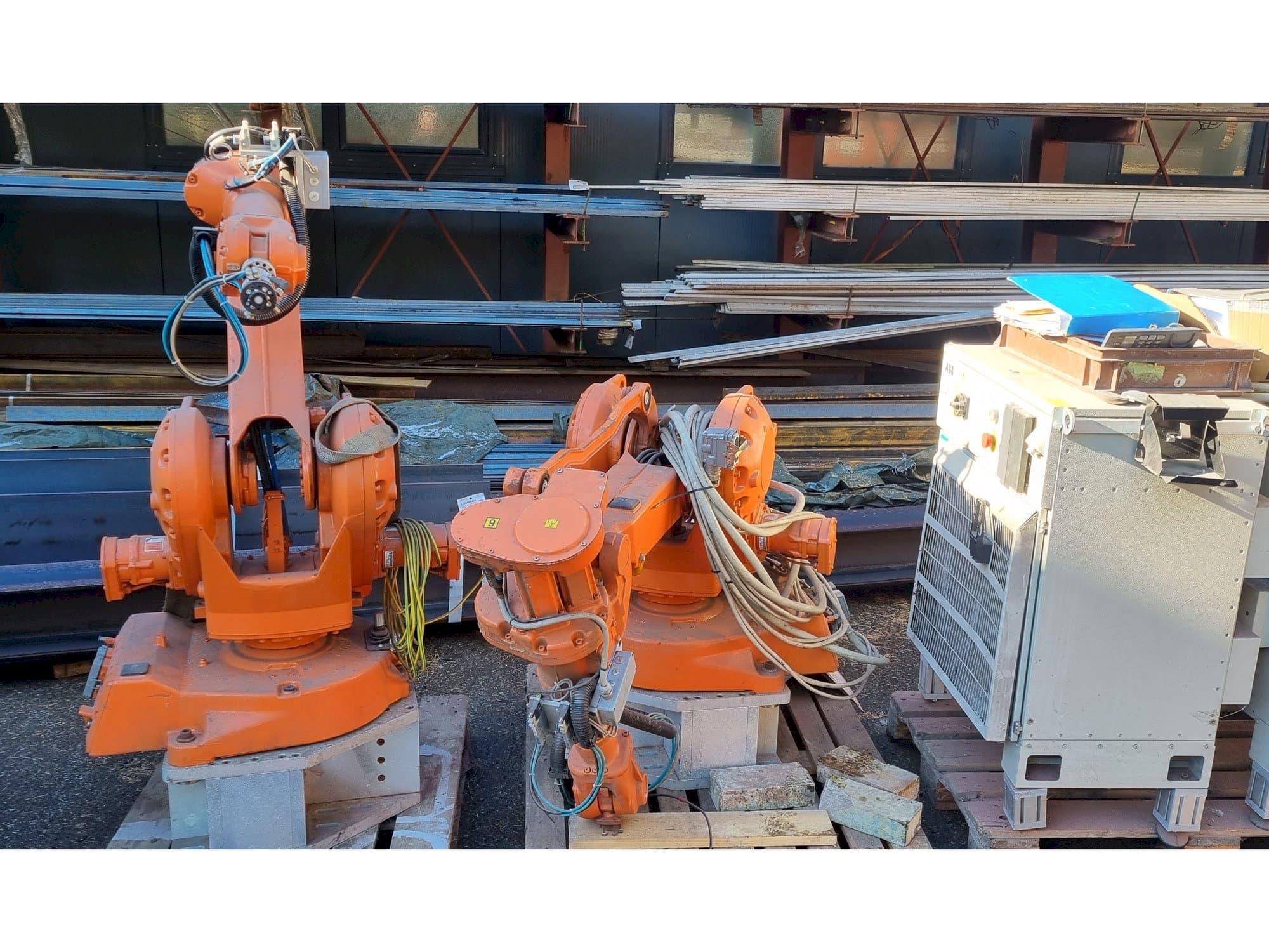 Front view of ABB IRB2400 M2000 machine