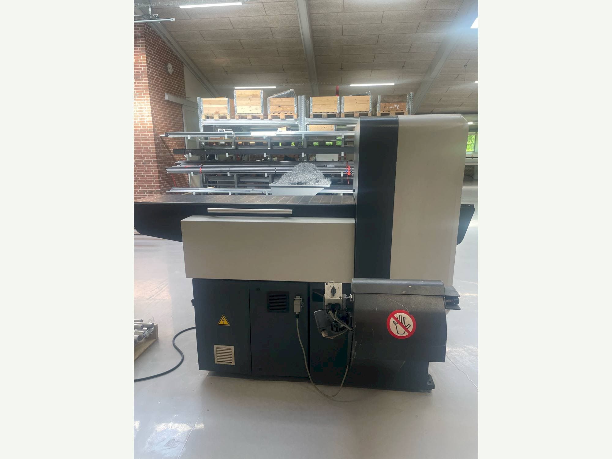 Front view of KASTO Verto A2 machine