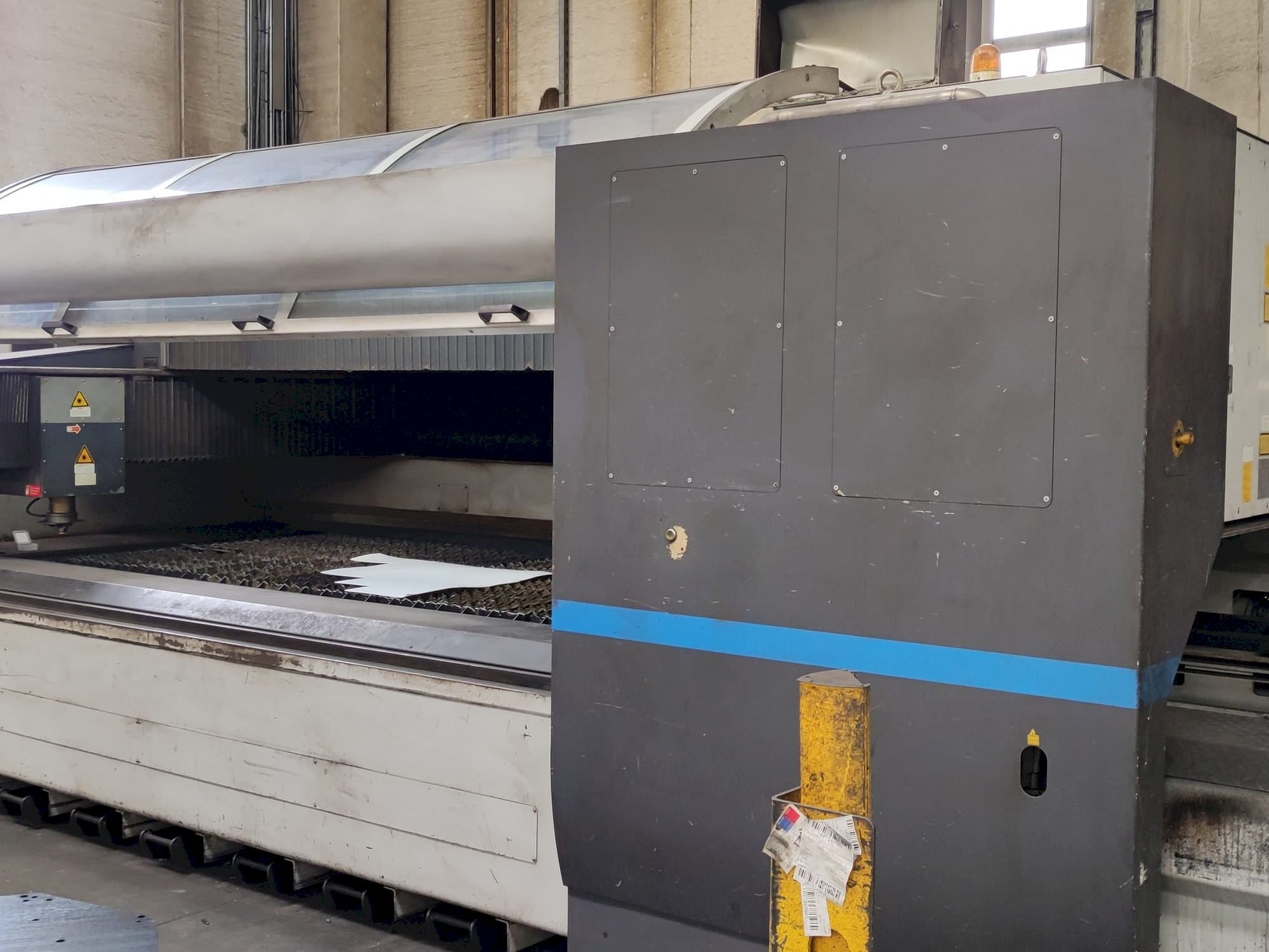 Front view of LVD AXEL 3015 S machine