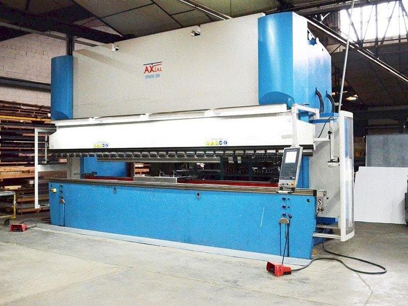 Front view of Axial SYNCRO 356 machine