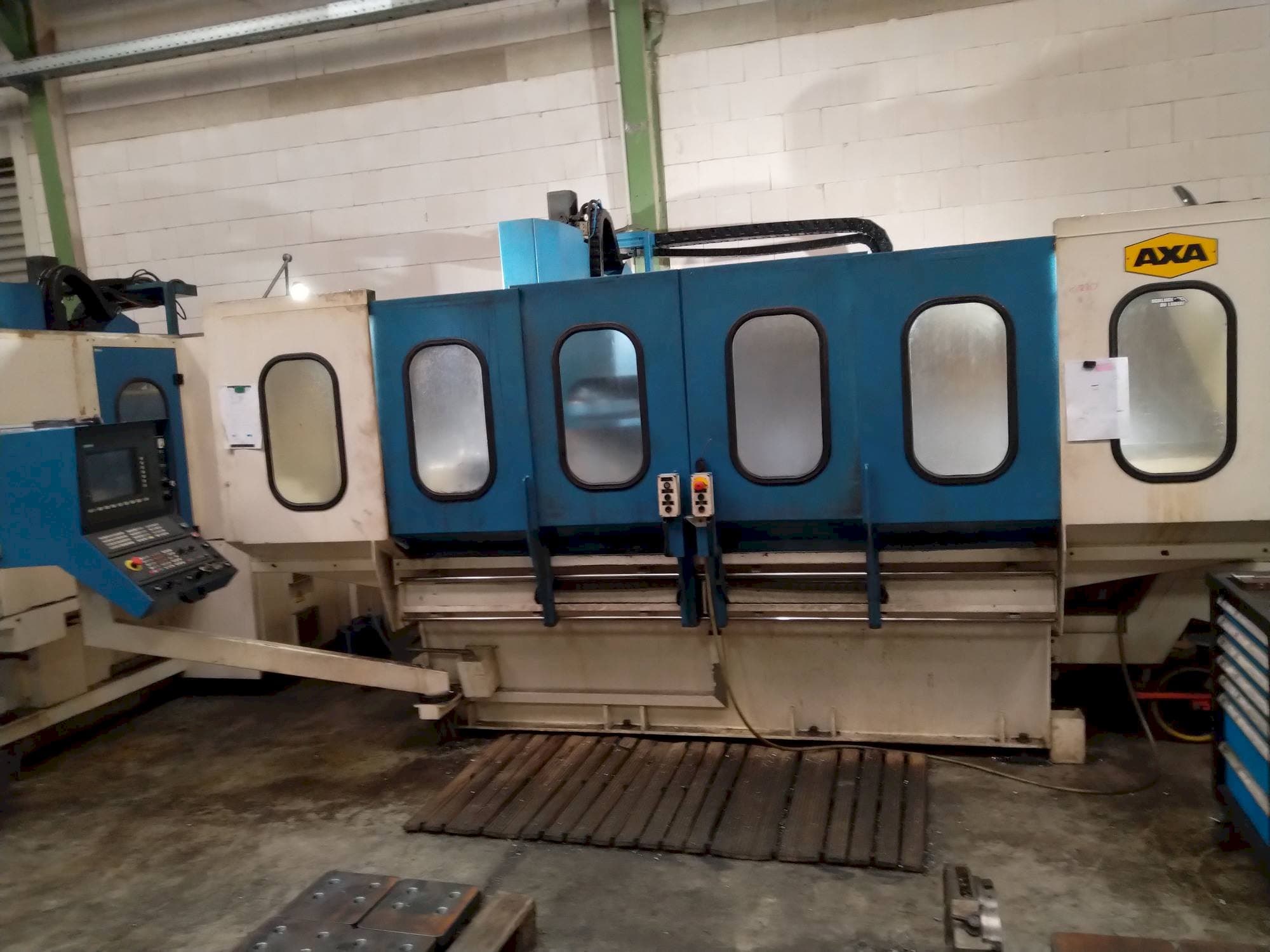 Front view of AXA VSC 2M  machine