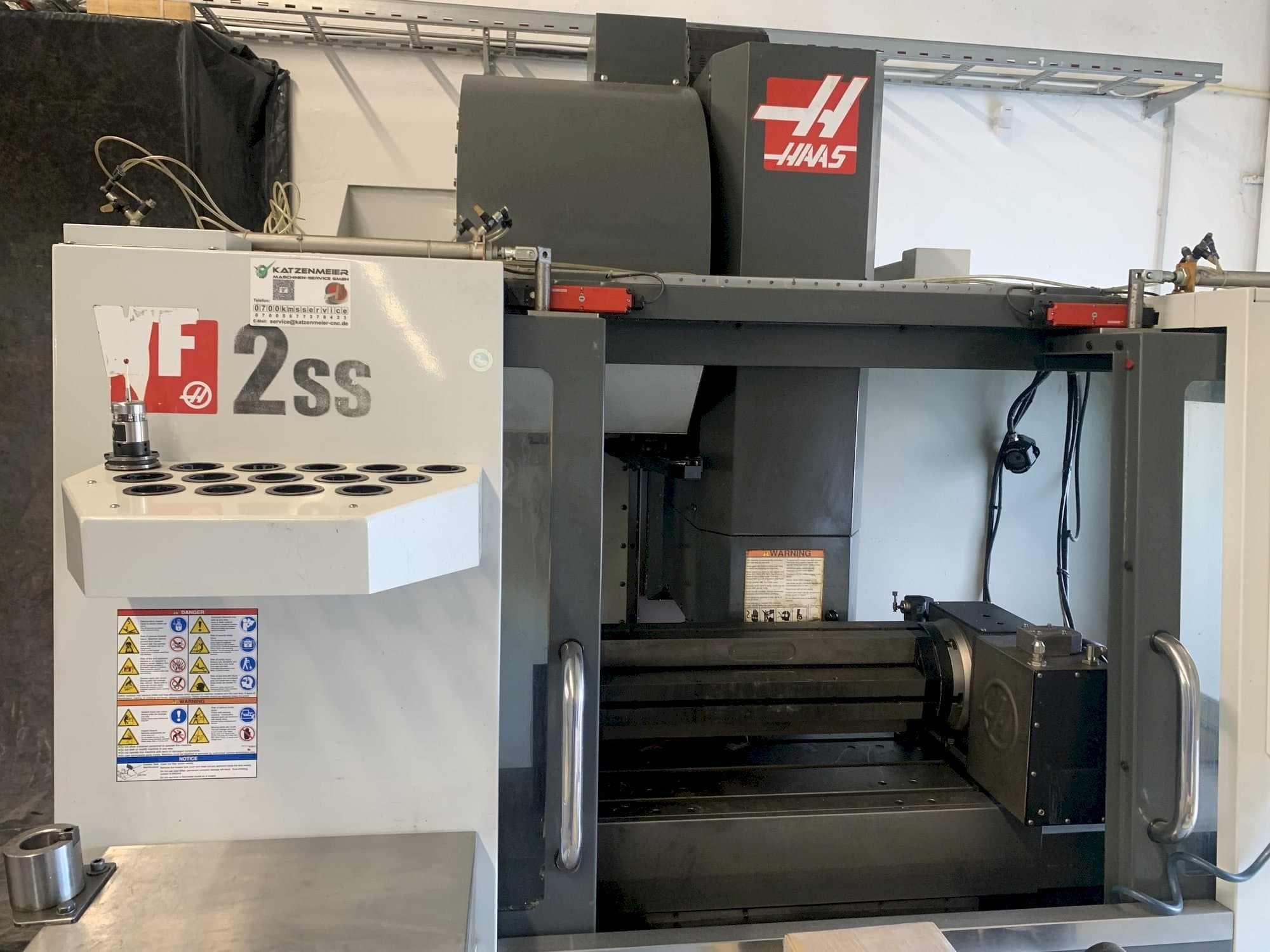 Front view of HAAS VF-2SS machine