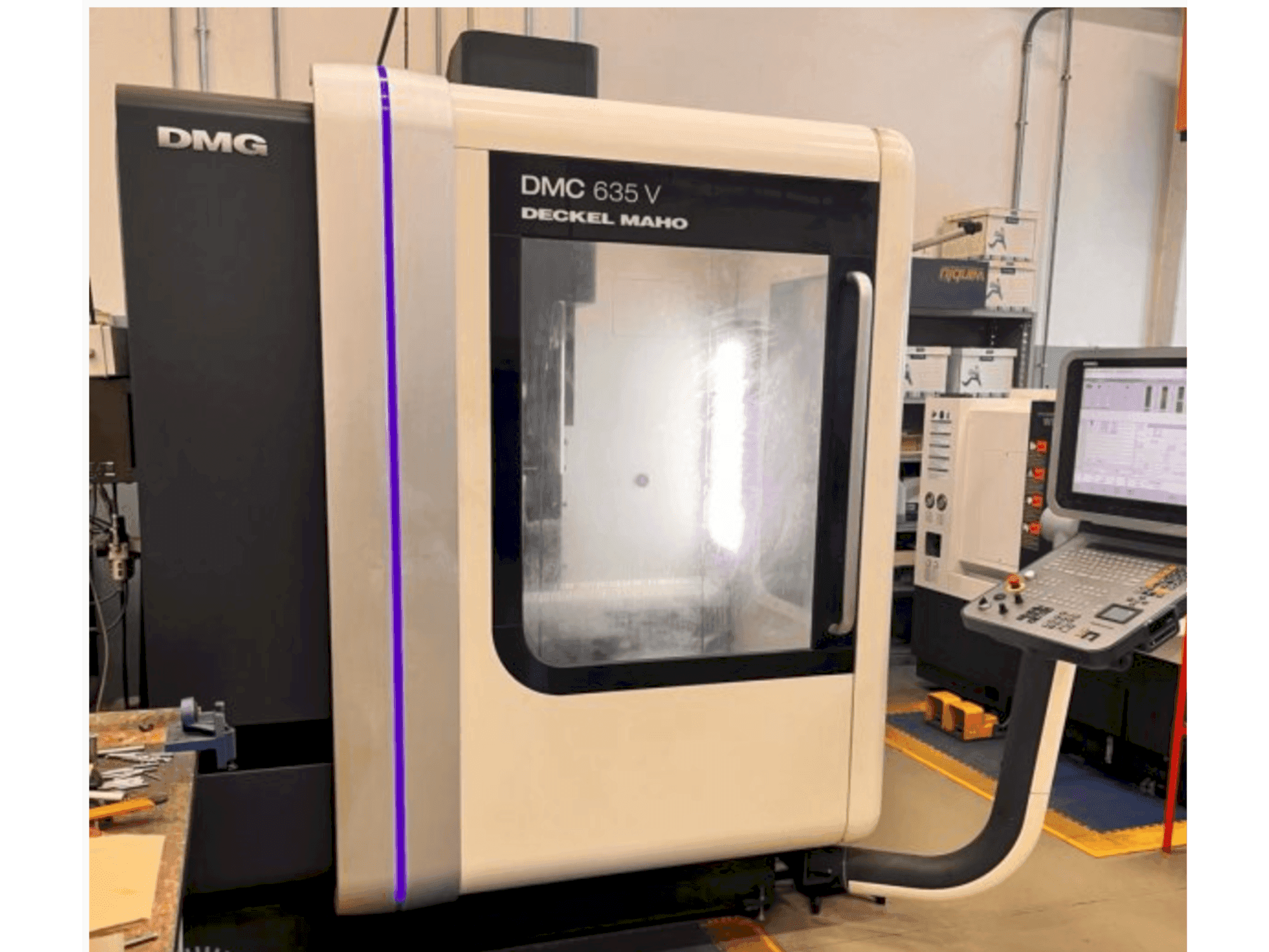 Front view of DMG DECKEL MAHO DMC 635 V machine