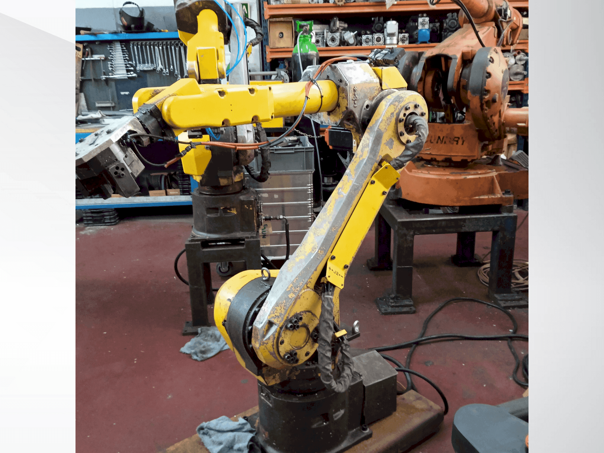 Front view of FANUC M-16iB  machine