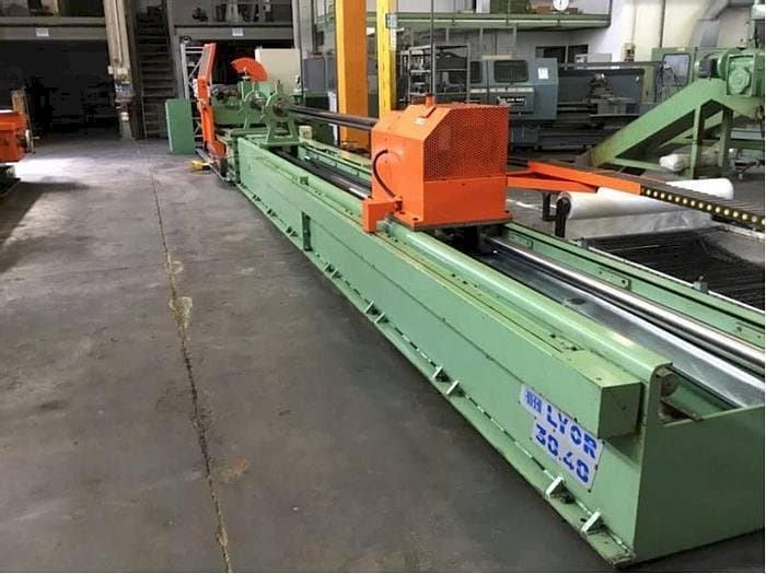 Front view of ROBBI LYOR 30/40 machine