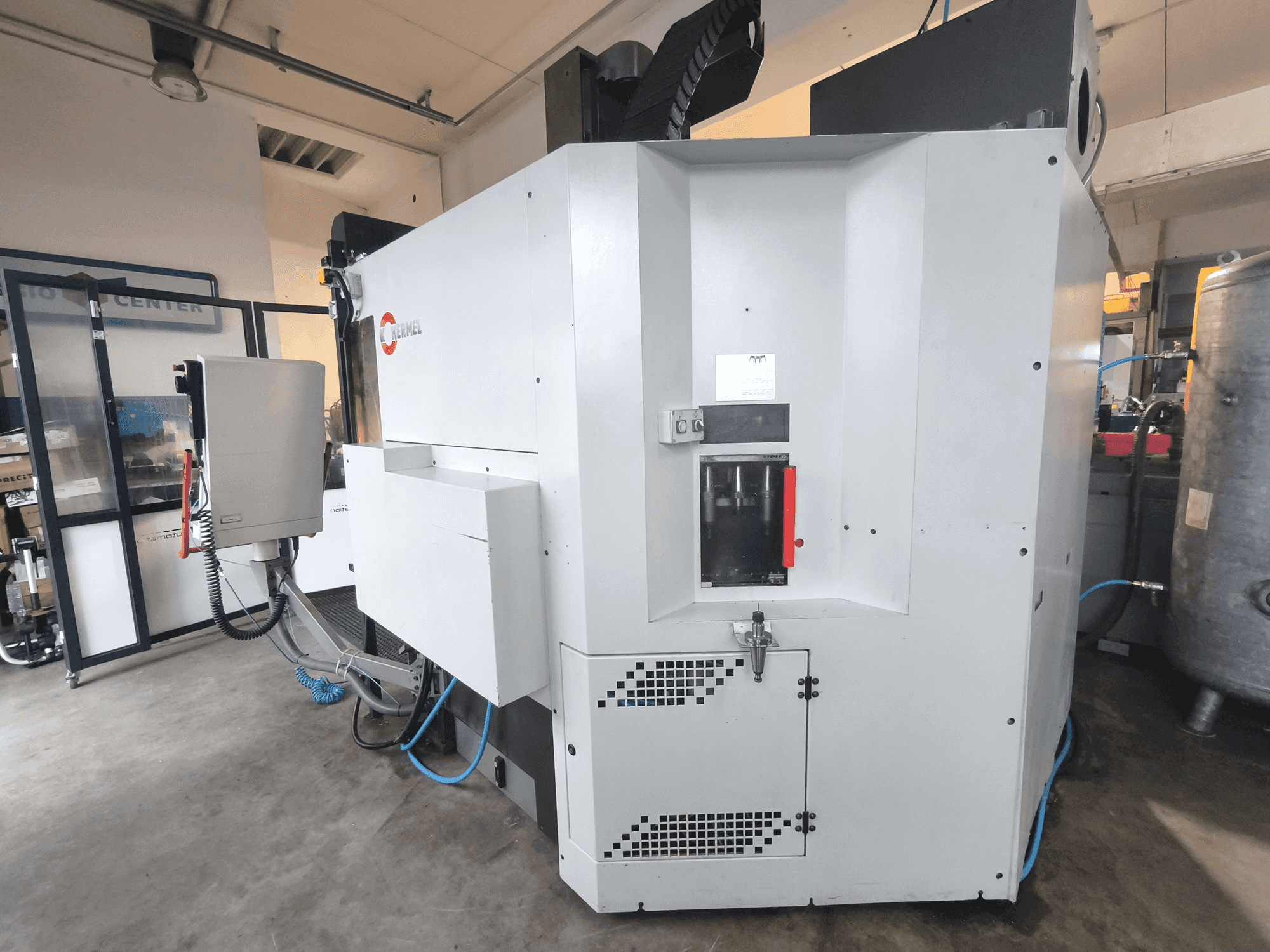 Front view of HERMLE C 600 U machine