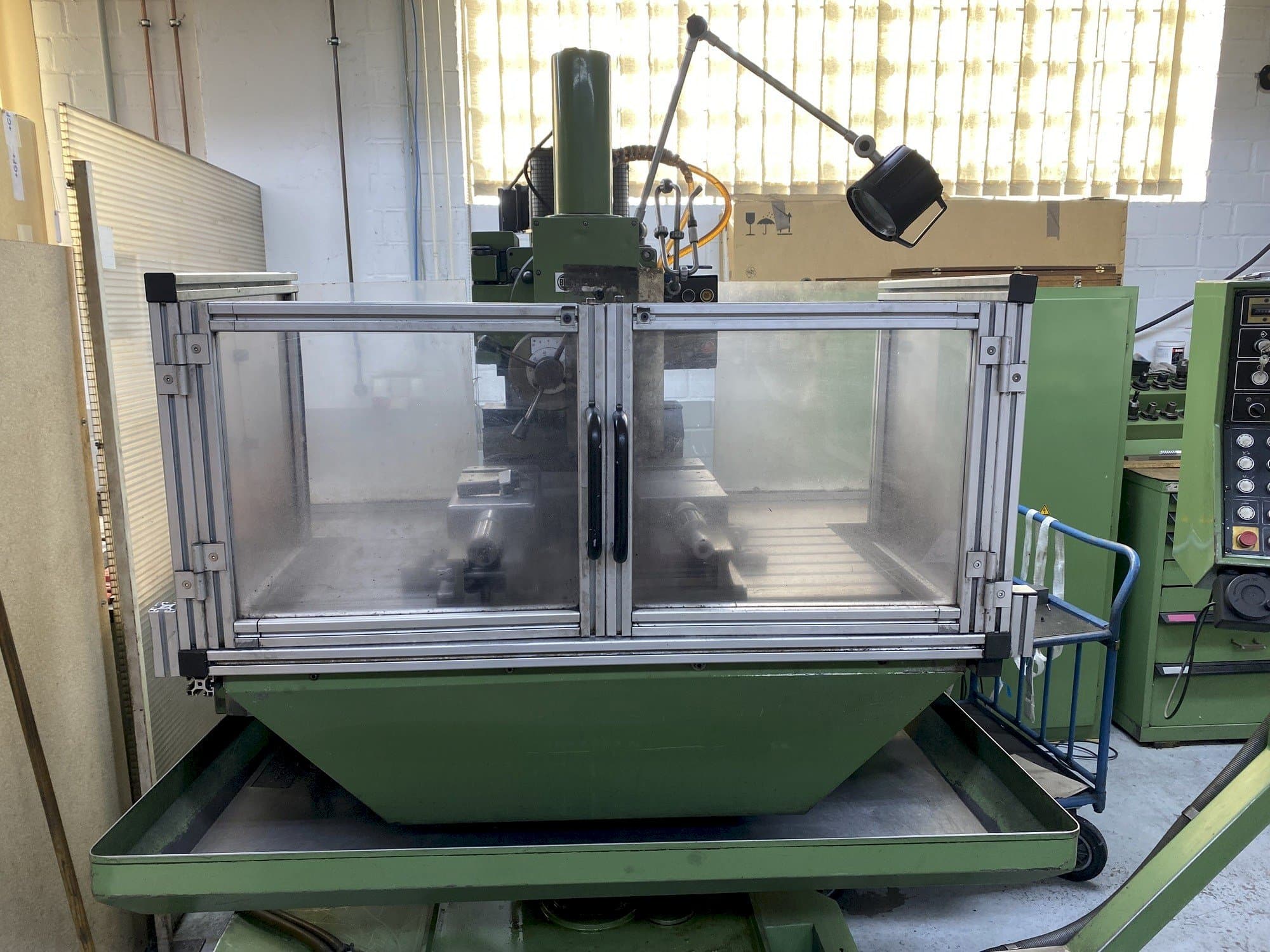 Front view of HERMLE UWF 1000 machine