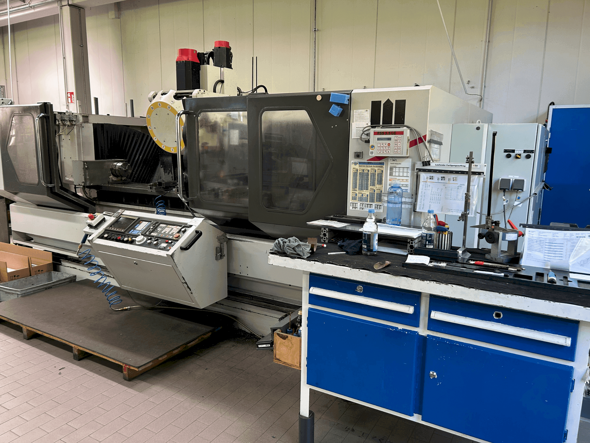 Front view of STAMA MC 520 machine