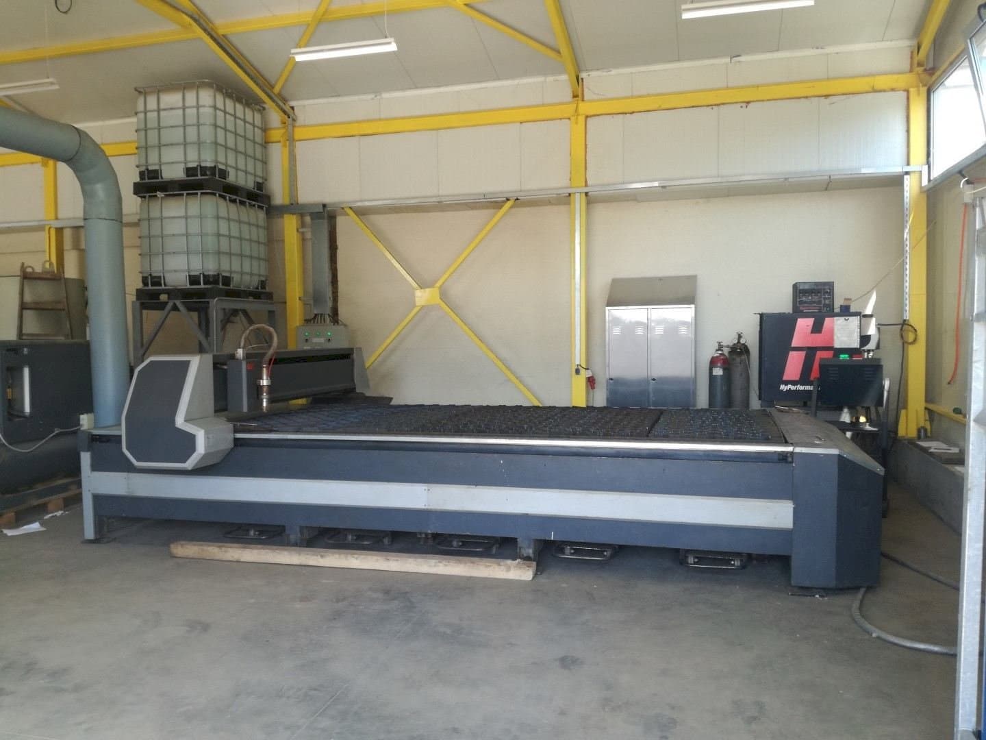 Front view of HPM ITALY GV 4 x 2 machine